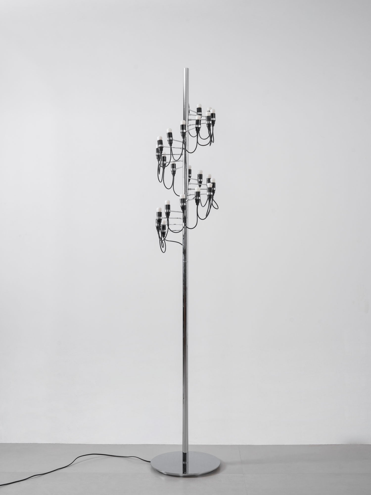 Olliryra Sculptural Steel Floor Lamp - Blowlighting