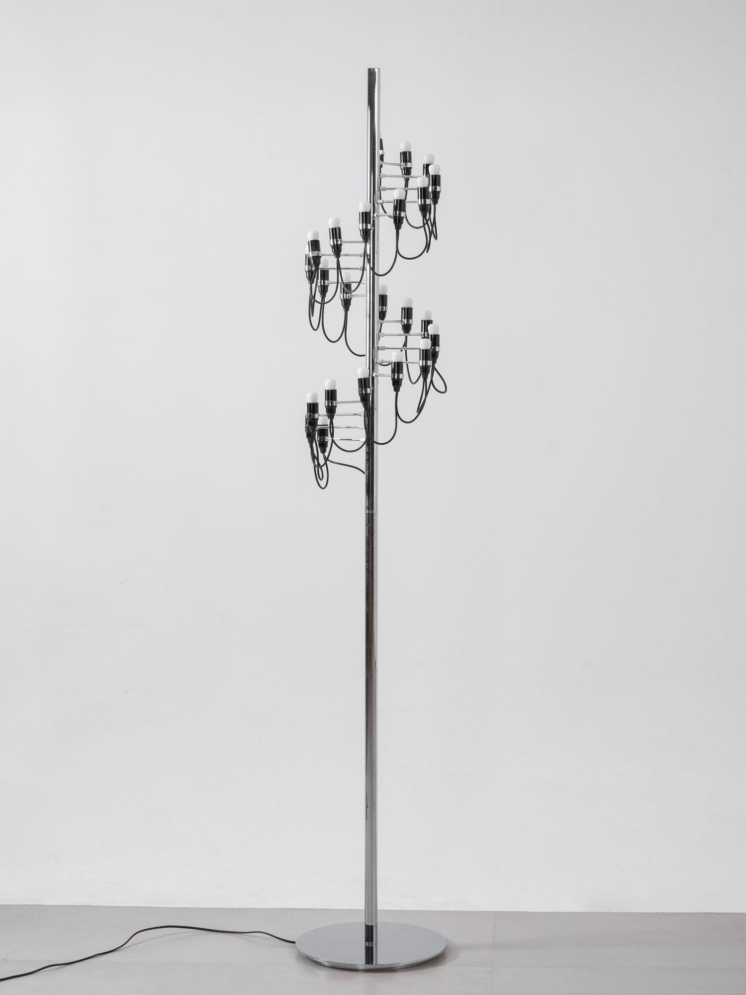 Olliryra Sculptural Steel Floor Lamp - Blowlighting
