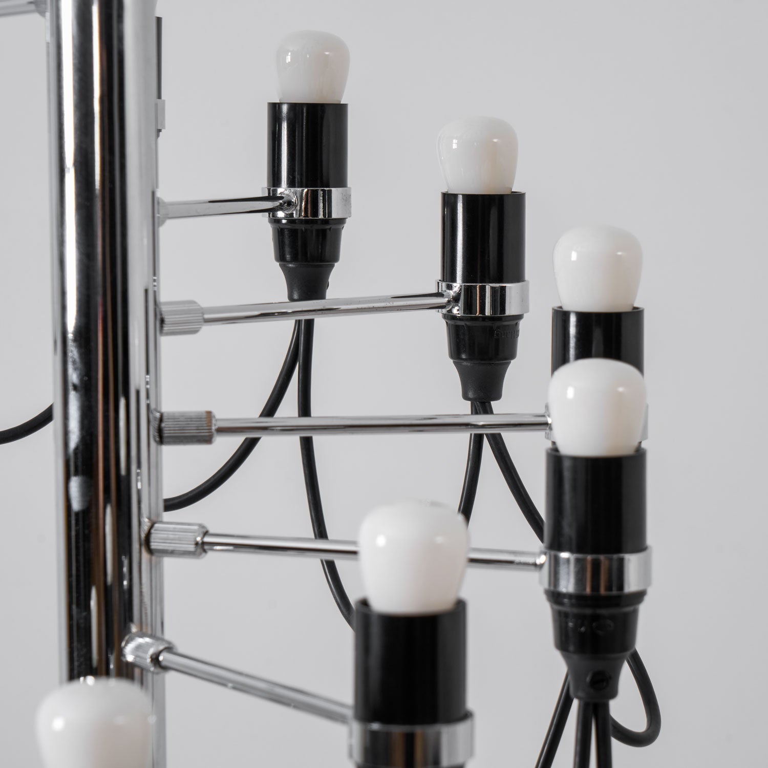 Olliryra Sculptural Steel Floor Lamp - Blowlighting