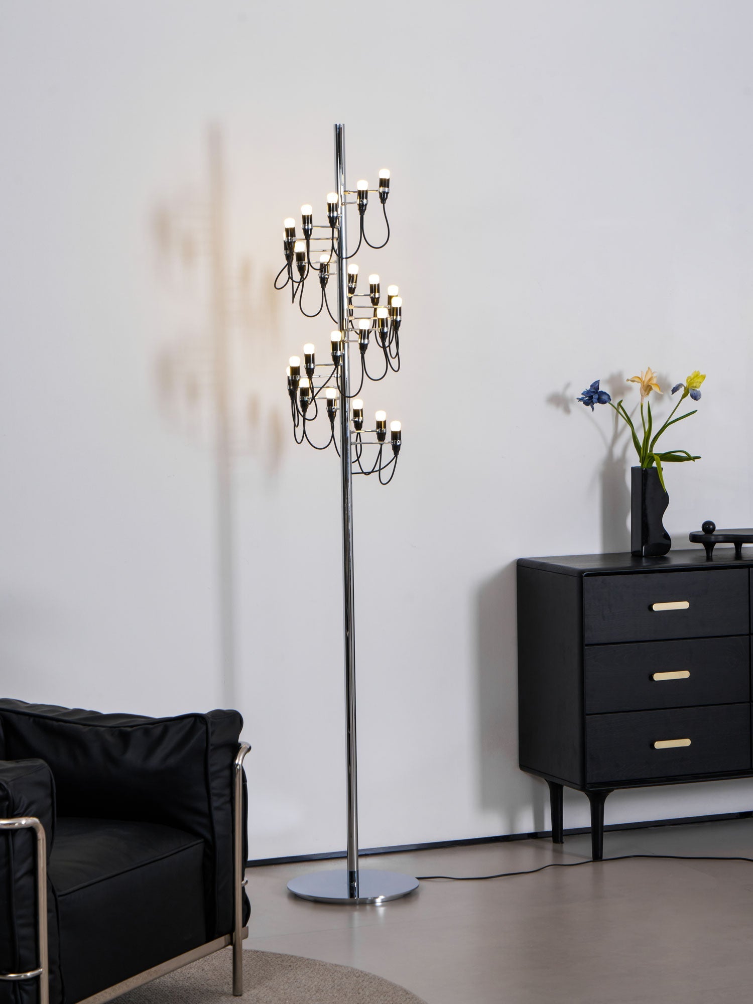 Olliryra Sculptural Steel Floor Lamp - Blowlighting