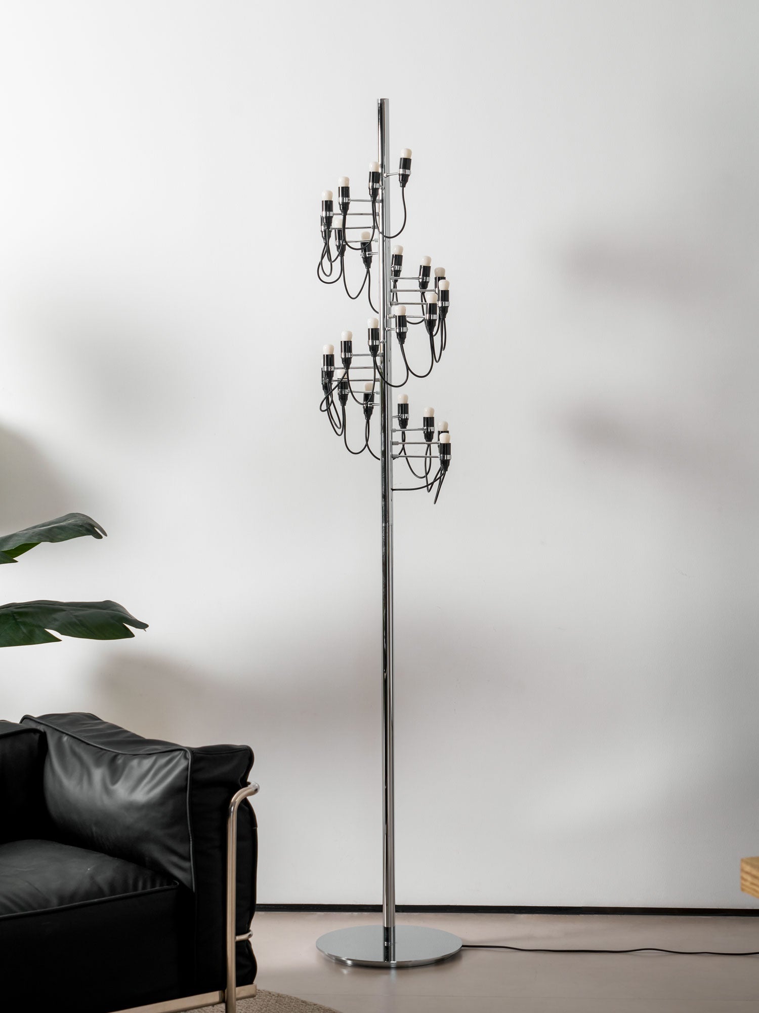 Olliryra Sculptural Steel Floor Lamp - Blowlighting
