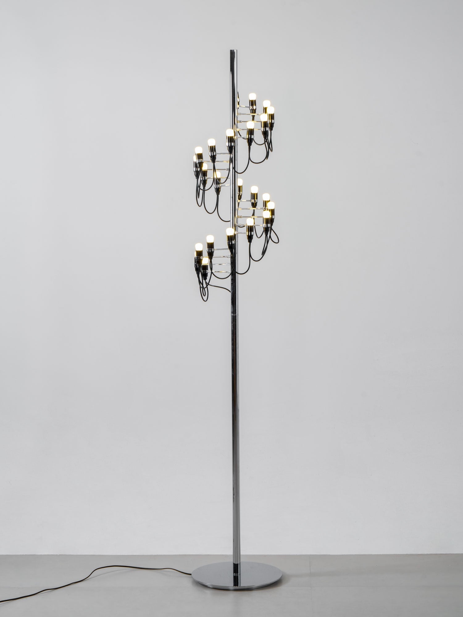 Olliryra Sculptural Steel Floor Lamp - Blowlighting