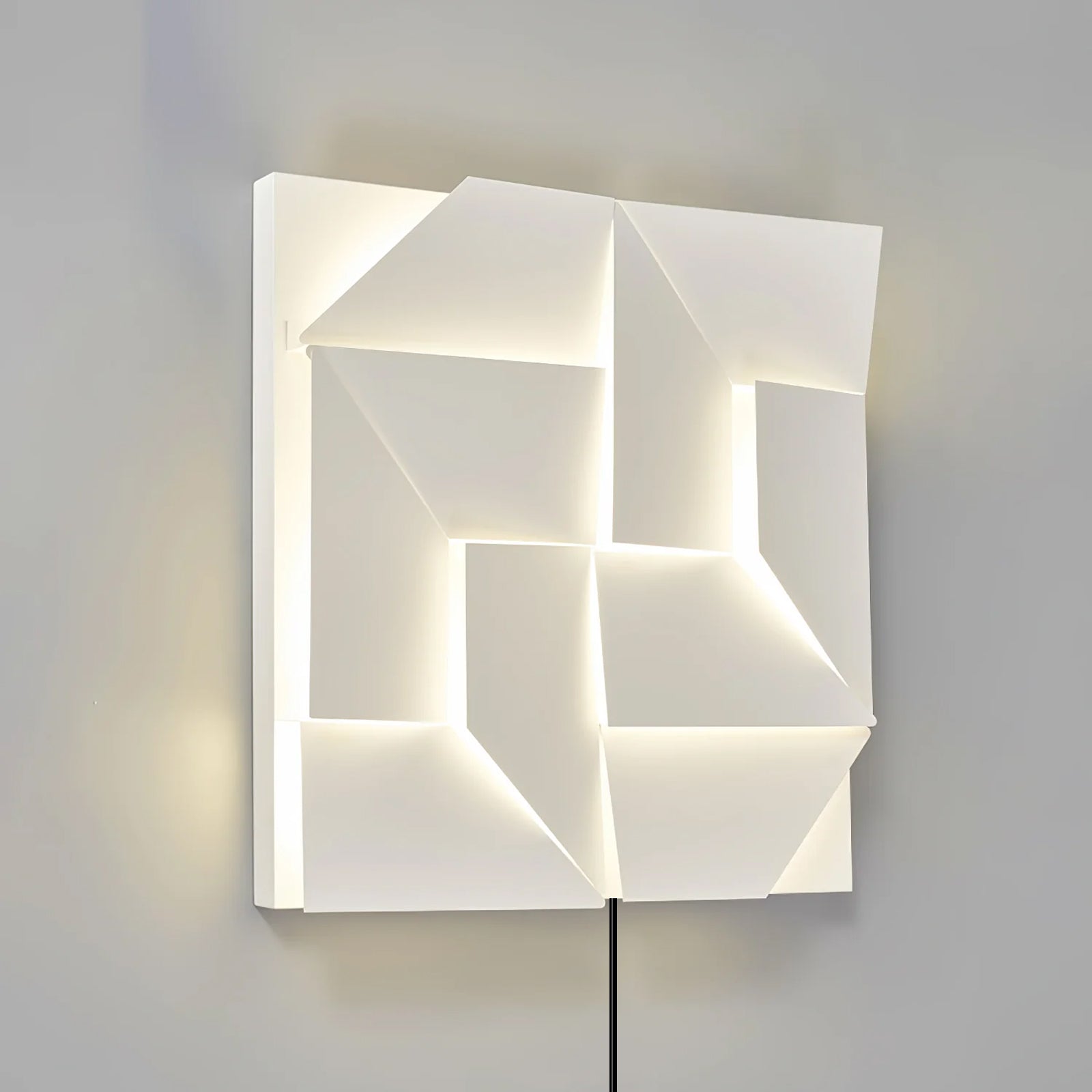 Shadows Grand Plug-in Sconce - Blowlighting