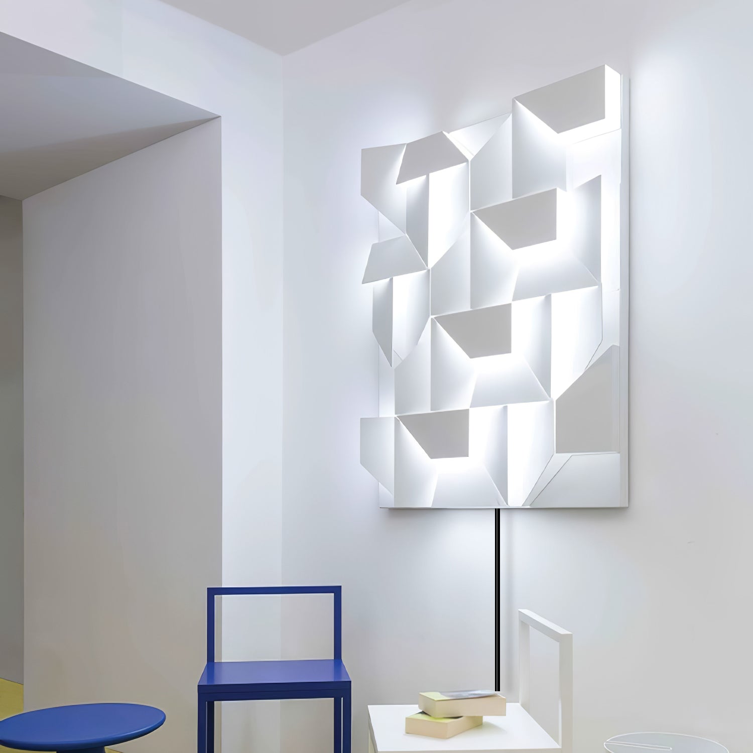 Shadows Grand Plug-in Sconce - Blowlighting