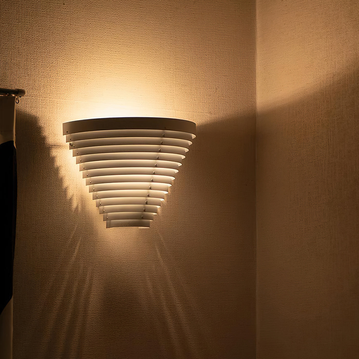 A910 Minimalist Metal Wall Light