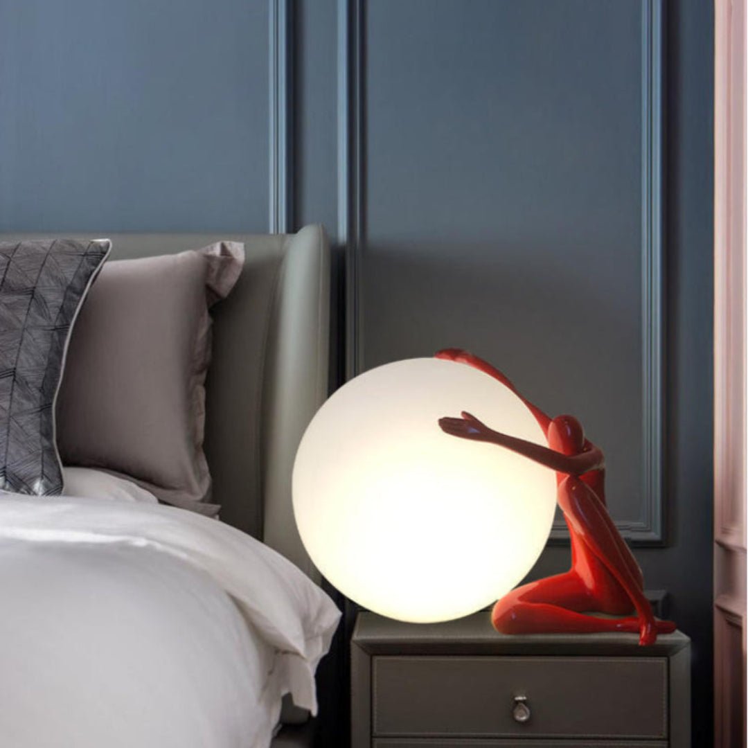 Humanoid Ball Holding Table Lamp - Blowlighting