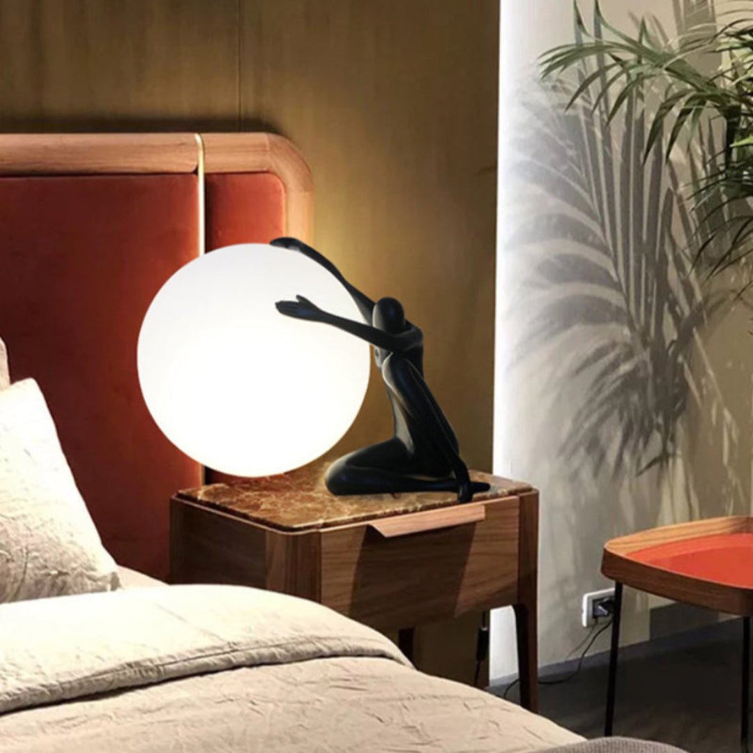 Humanoid Ball Holding Table Lamp - Blowlighting