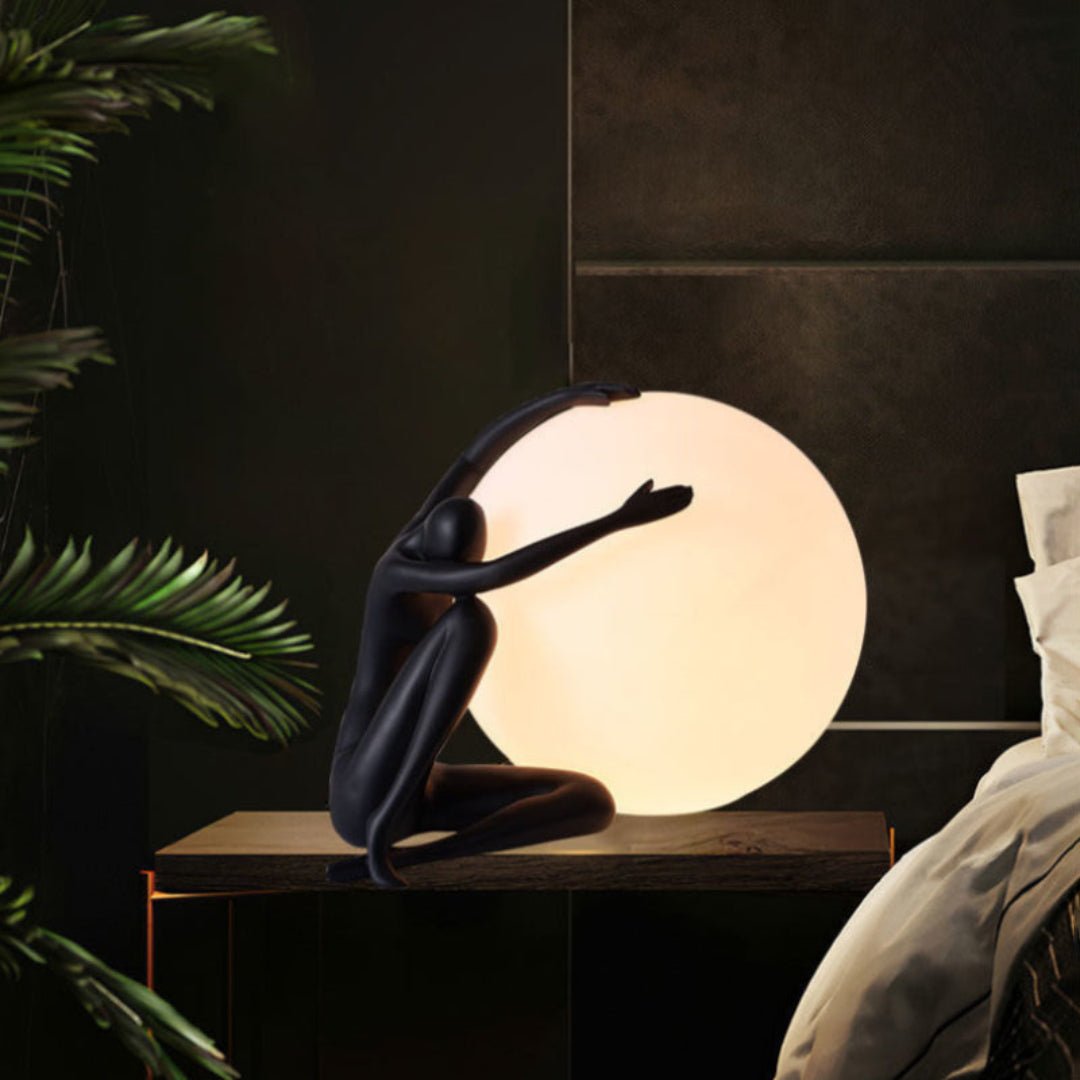 Humanoid Ball Holding Table Lamp - Blowlighting