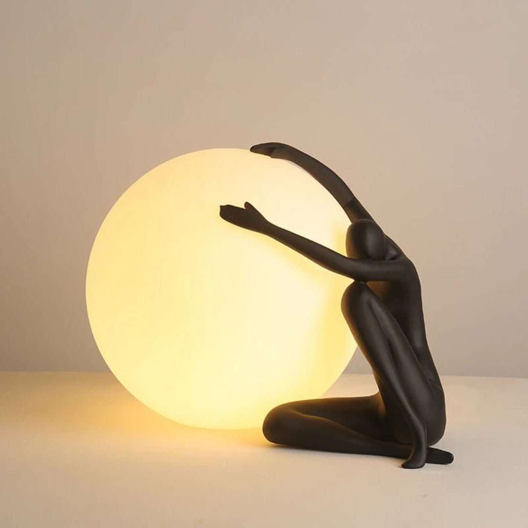 Humanoid Ball Holding Table Lamp - Blowlighting