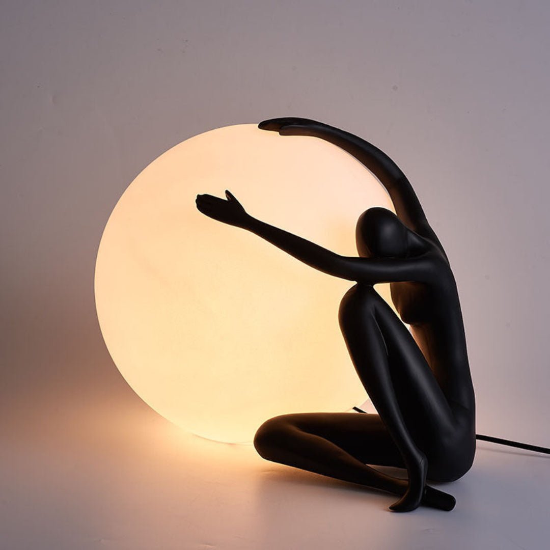 Humanoid Ball Holding Table Lamp - Blowlighting
