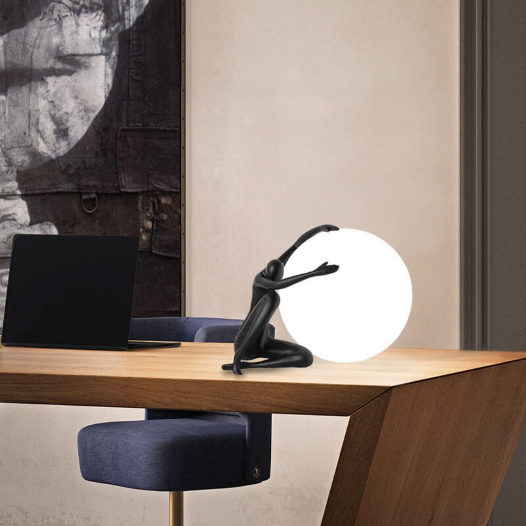 Humanoid Ball Holding Table Lamp - Blowlighting
