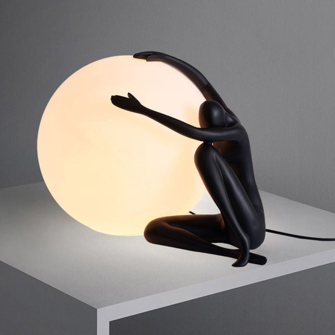 Humanoid Ball Holding Table Lamp - Blowlighting