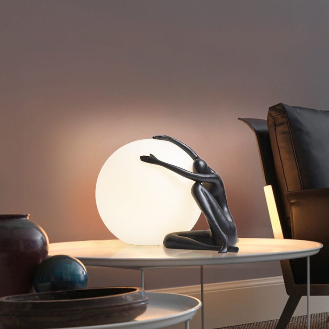 Humanoid Ball Holding Table Lamp - Blowlighting