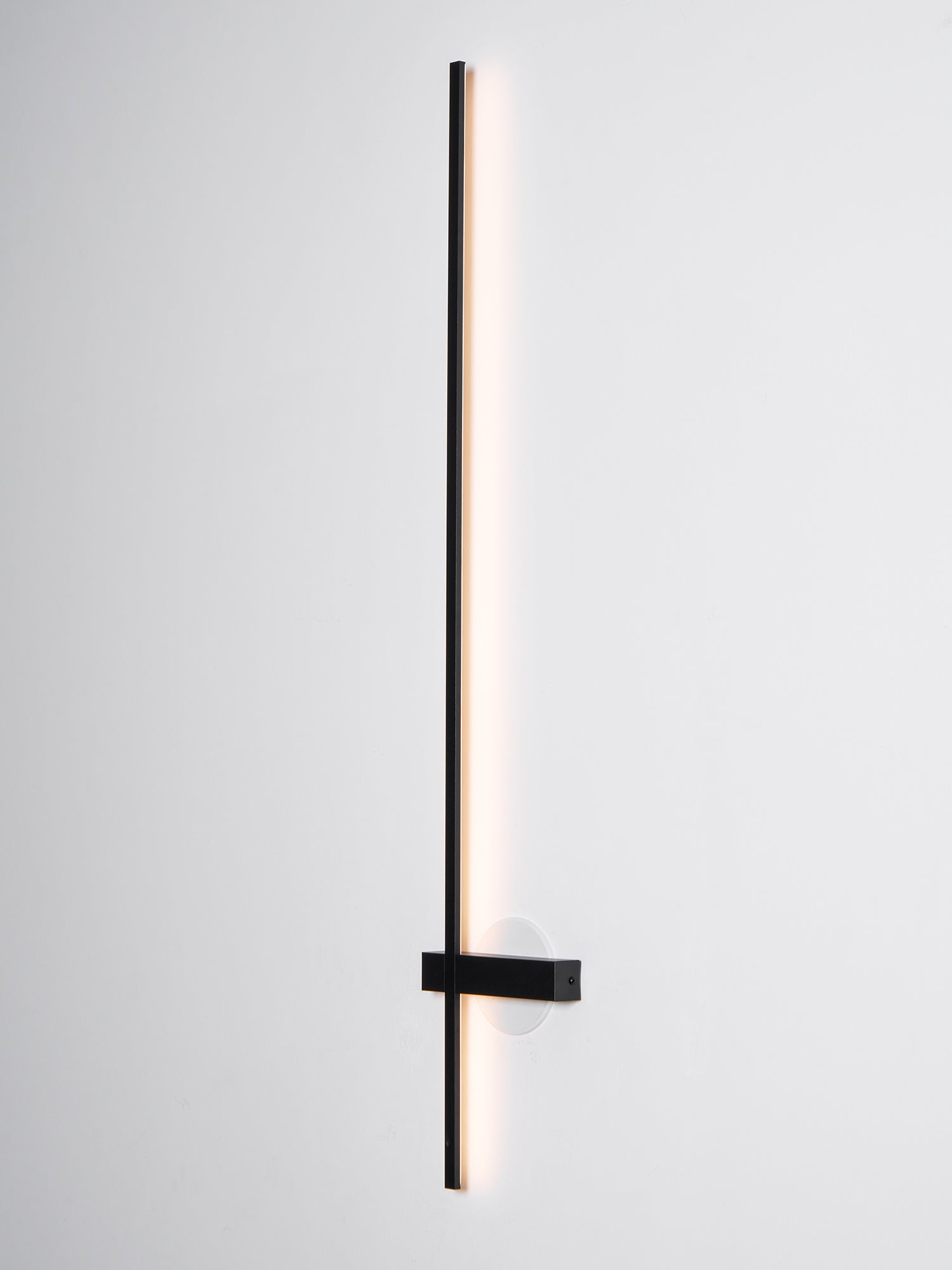 Adeline Linear Sconce - Vakkerlight
