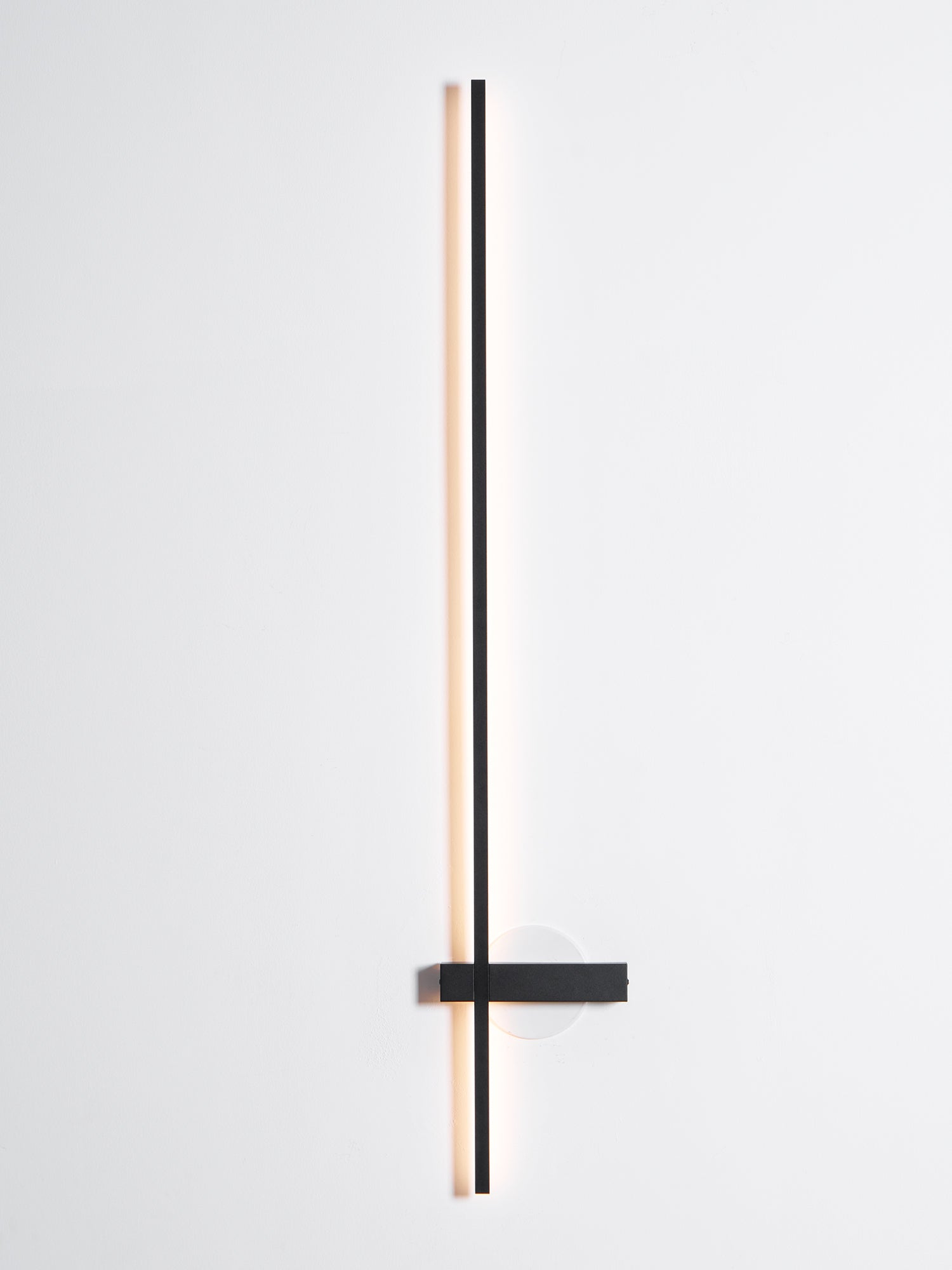 Adeline Linear Sconce - Vakkerlight