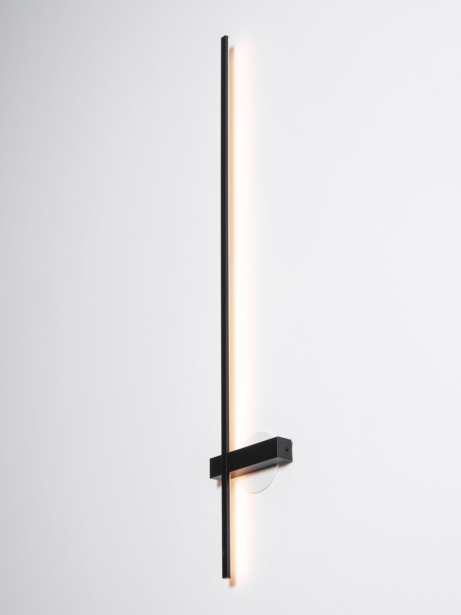 Adeline Linear Sconce - Vakkerlight