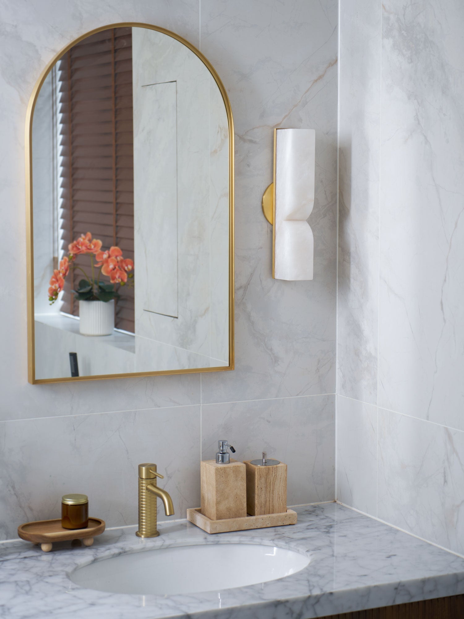 Imiraris Minimalist Alabaster Wall Light - Blowlighting