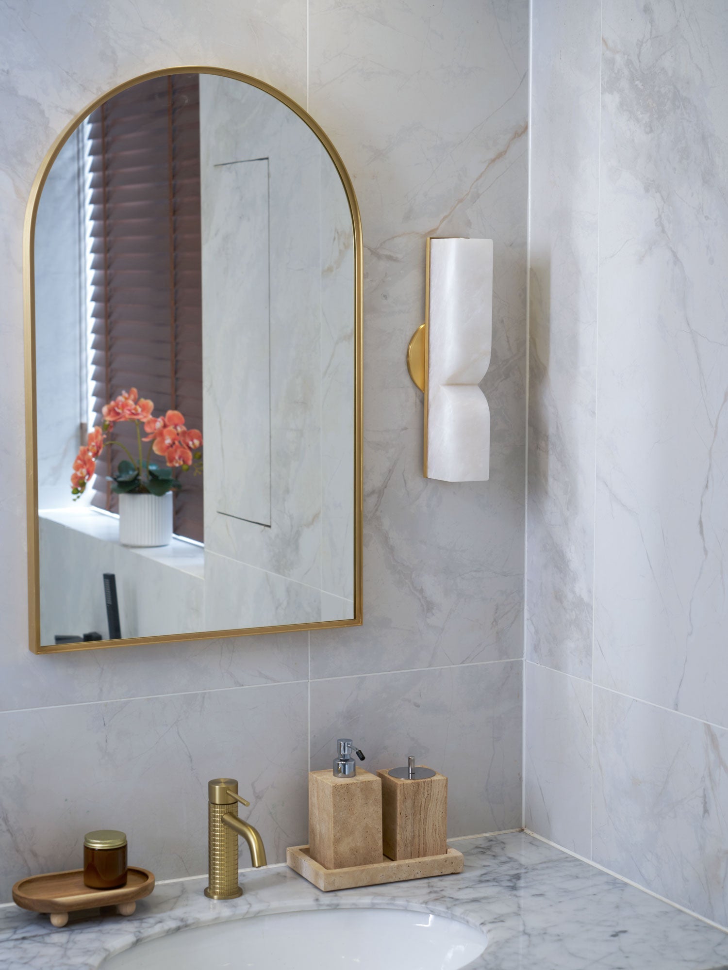 Imiraris Minimalist Alabaster Wall Light - Blowlighting