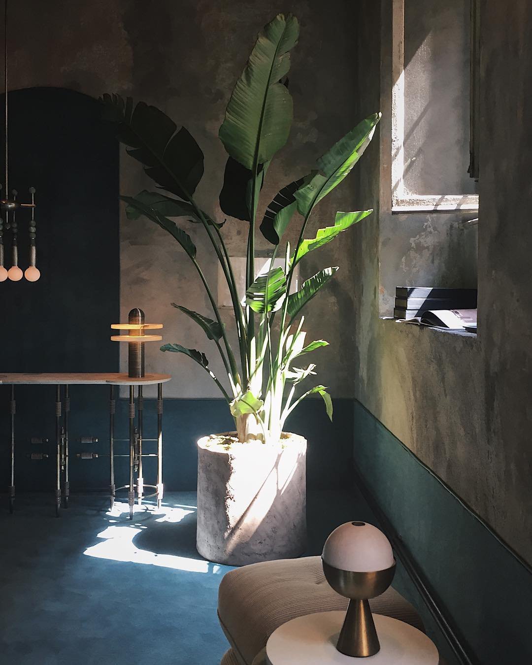 Nerio Modern Alabaster Table Lamp - Blowlighting
