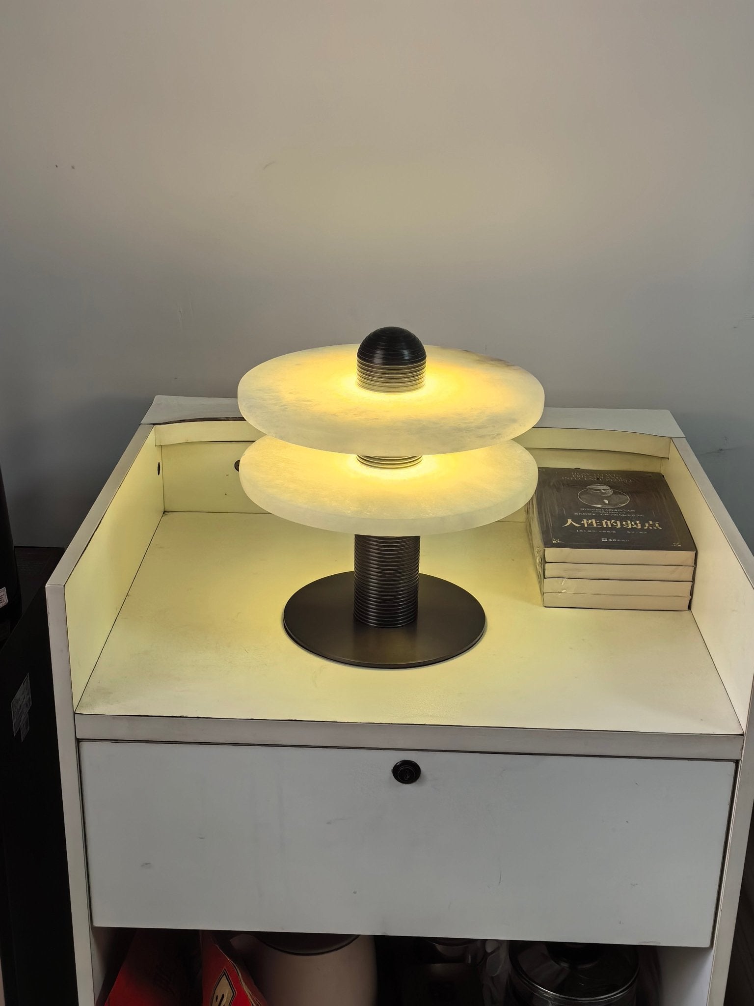 Nerio Modern Alabaster Table Lamp - Blowlighting
