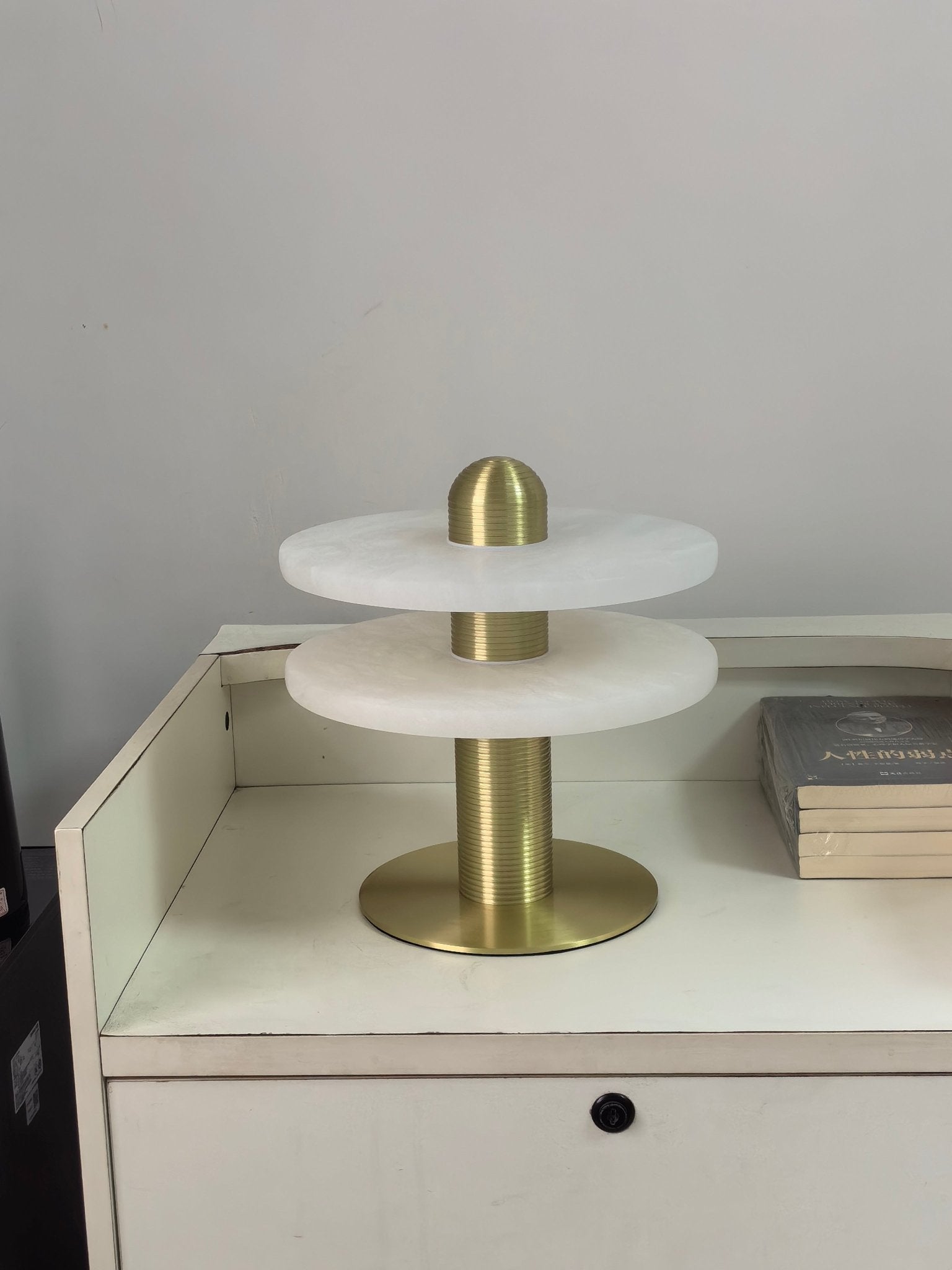 Nerio Modern Alabaster Table Lamp - Blowlighting