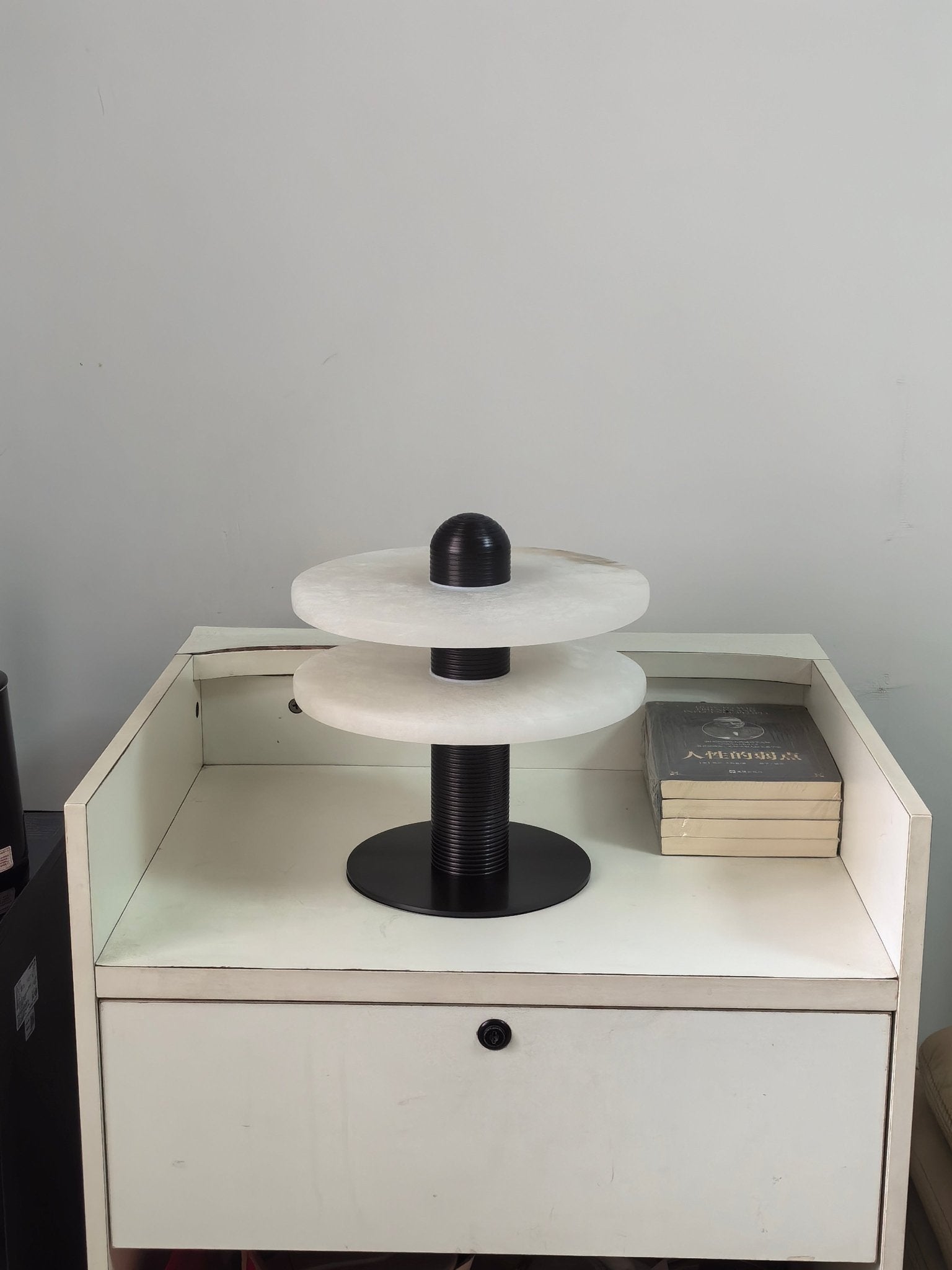 Nerio Modern Alabaster Table Lamp - Blowlighting