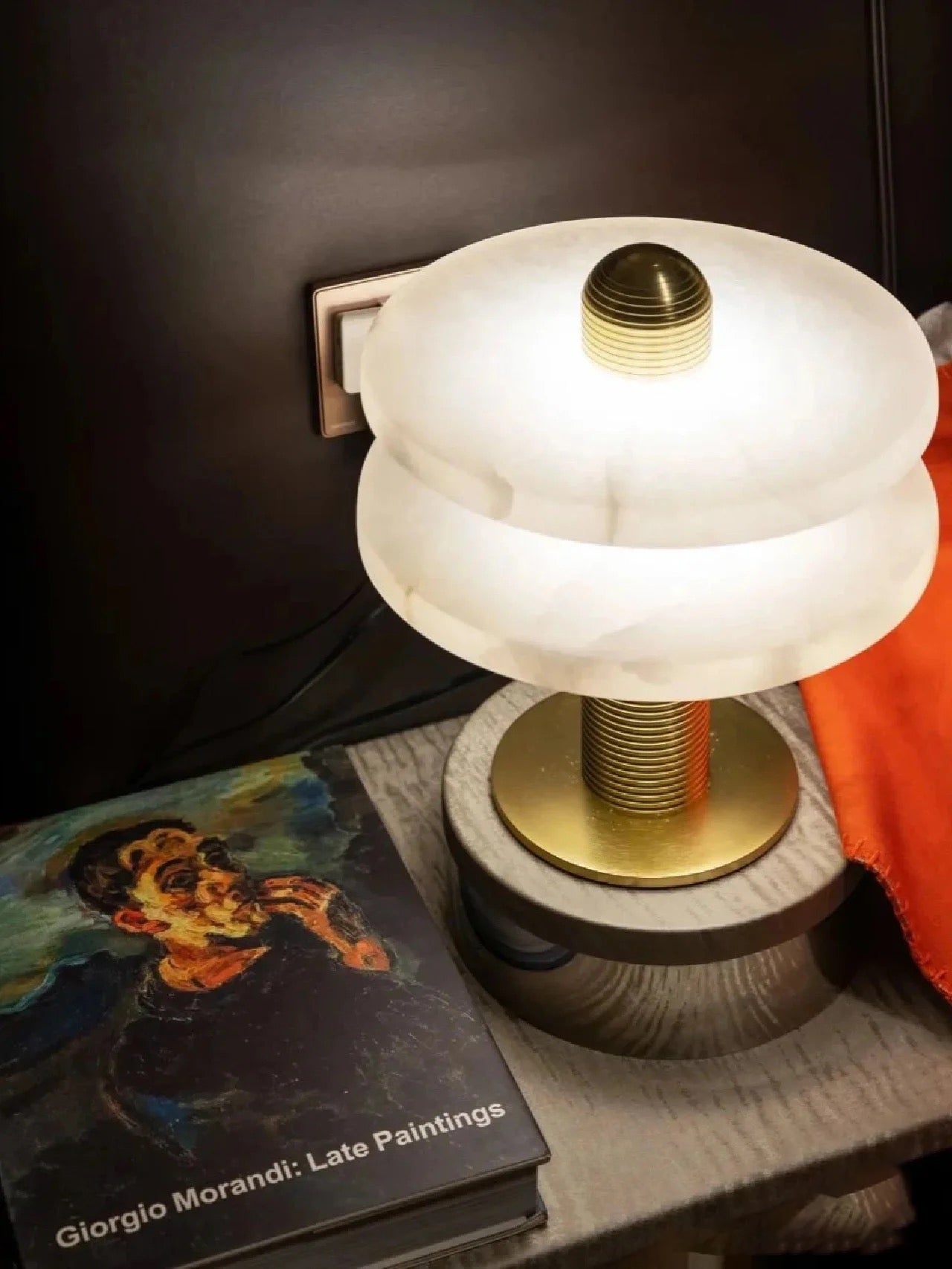 Nerio Modern Alabaster Table Lamp - Blowlighting