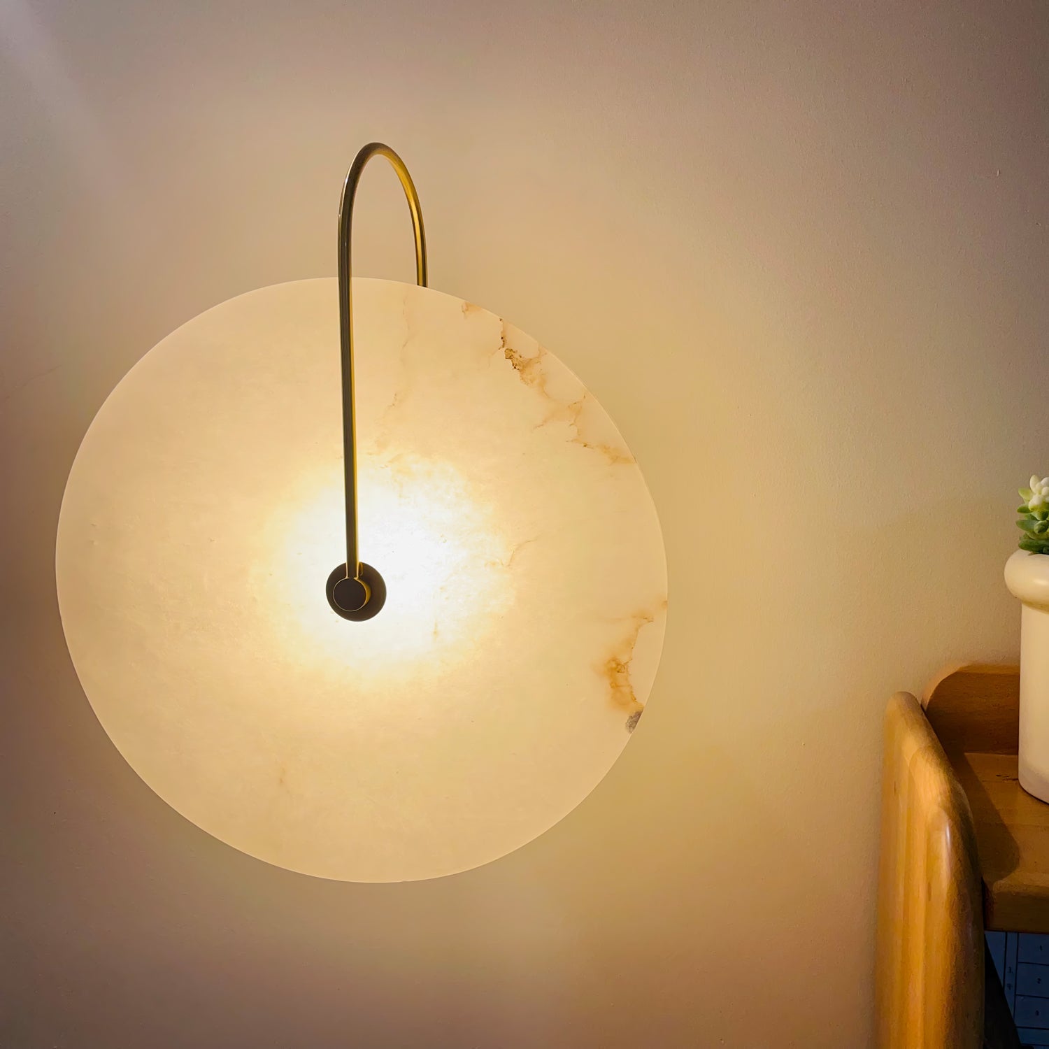Elaris Alabaster Globe Wall Lamp - Blowlighting