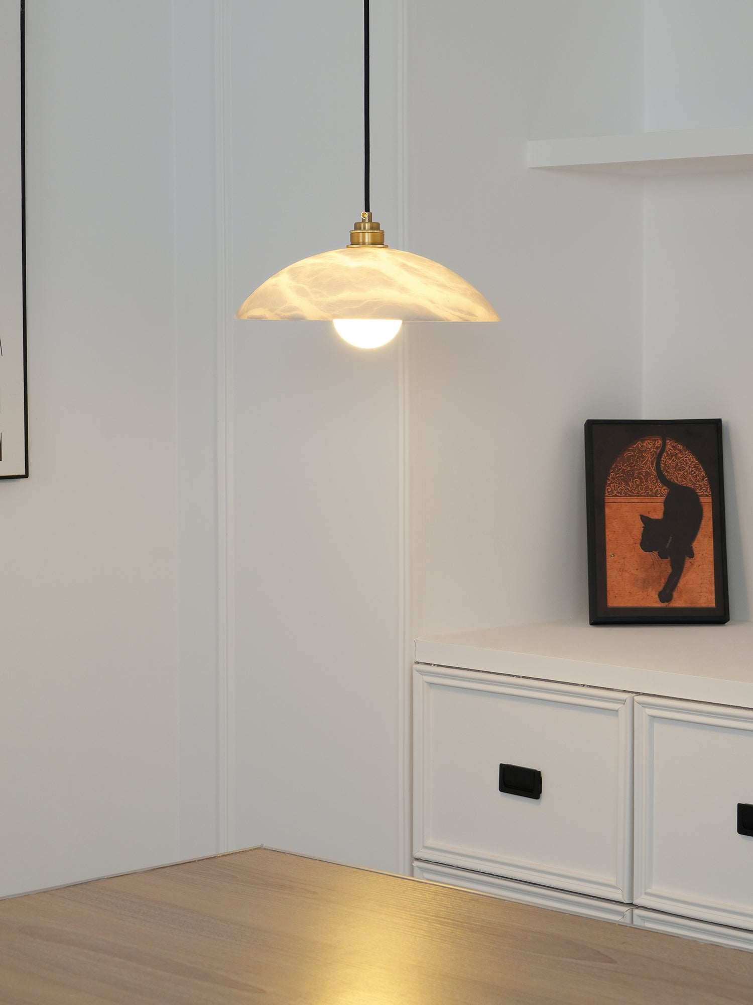 Nerea Minimalist Alabaster Pendant Light - Blowlighting