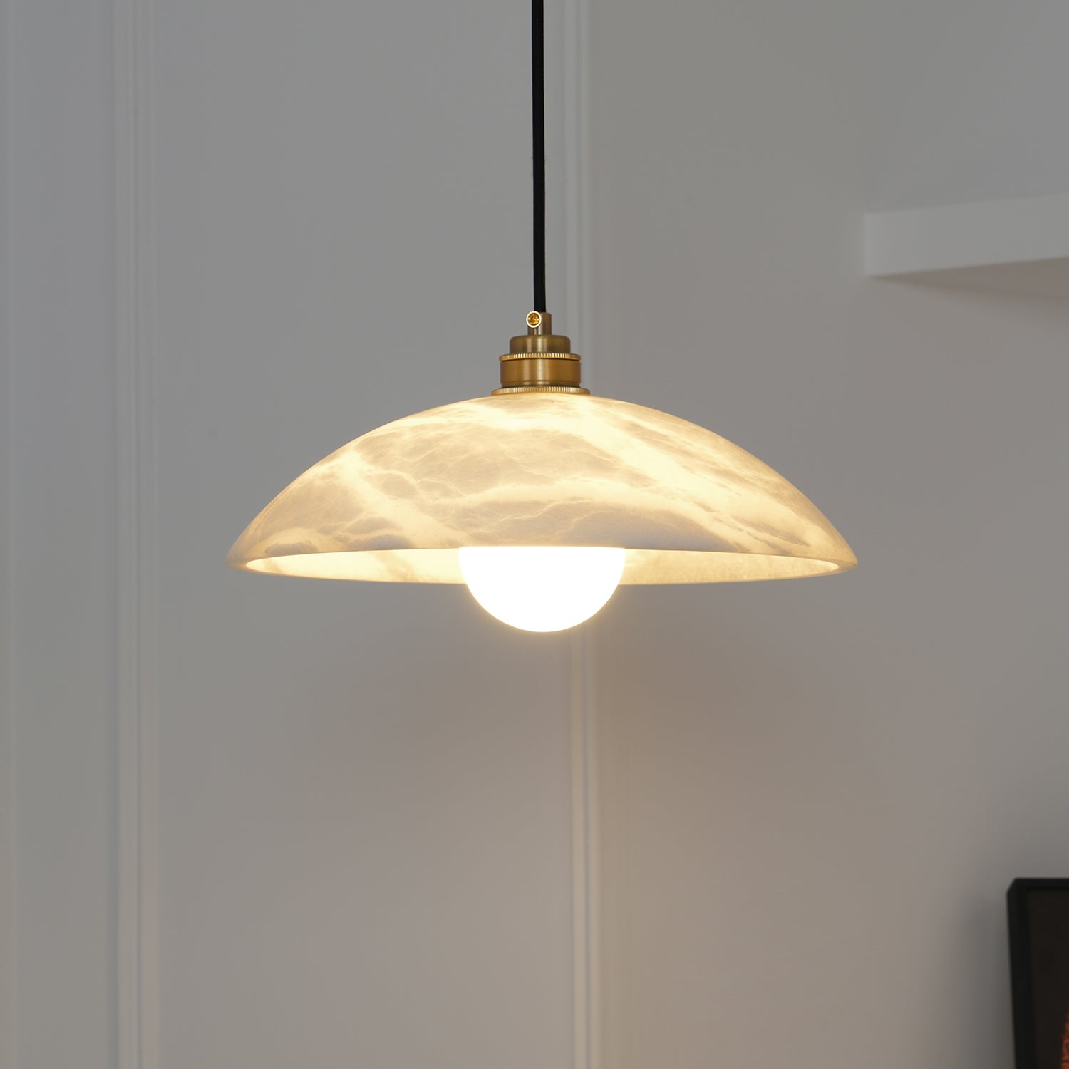 Nerea Minimalist Alabaster Pendant Light - Blowlighting