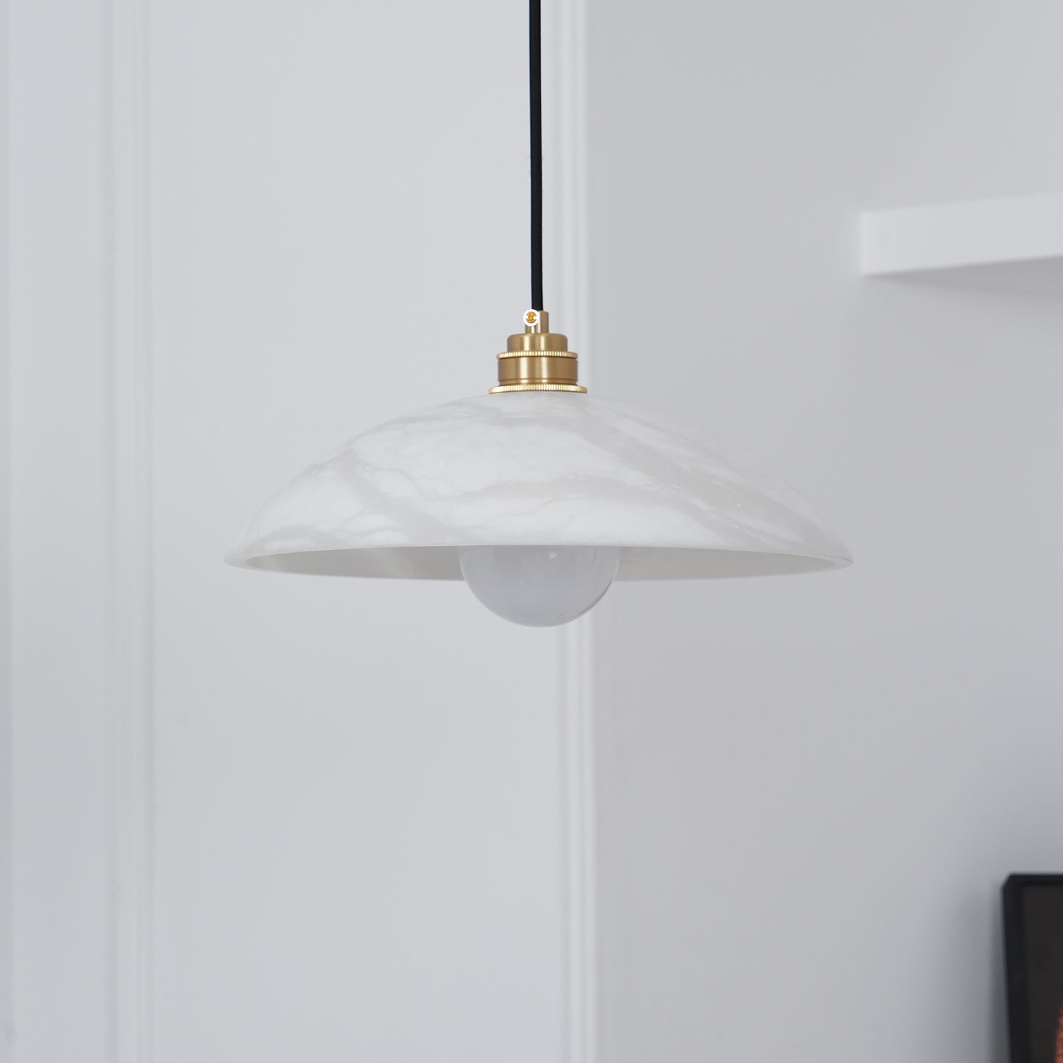 Nerea Minimalist Alabaster Pendant Light - Blowlighting