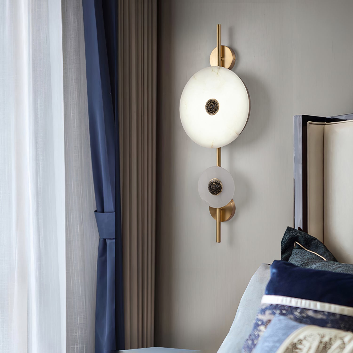 Evadne Alabaster Wall Lamp - Blowlighting