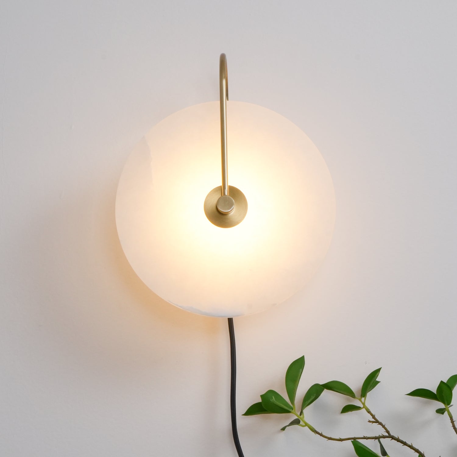Ceraeyra Alabaster Globe Wall Light - Blowlighting