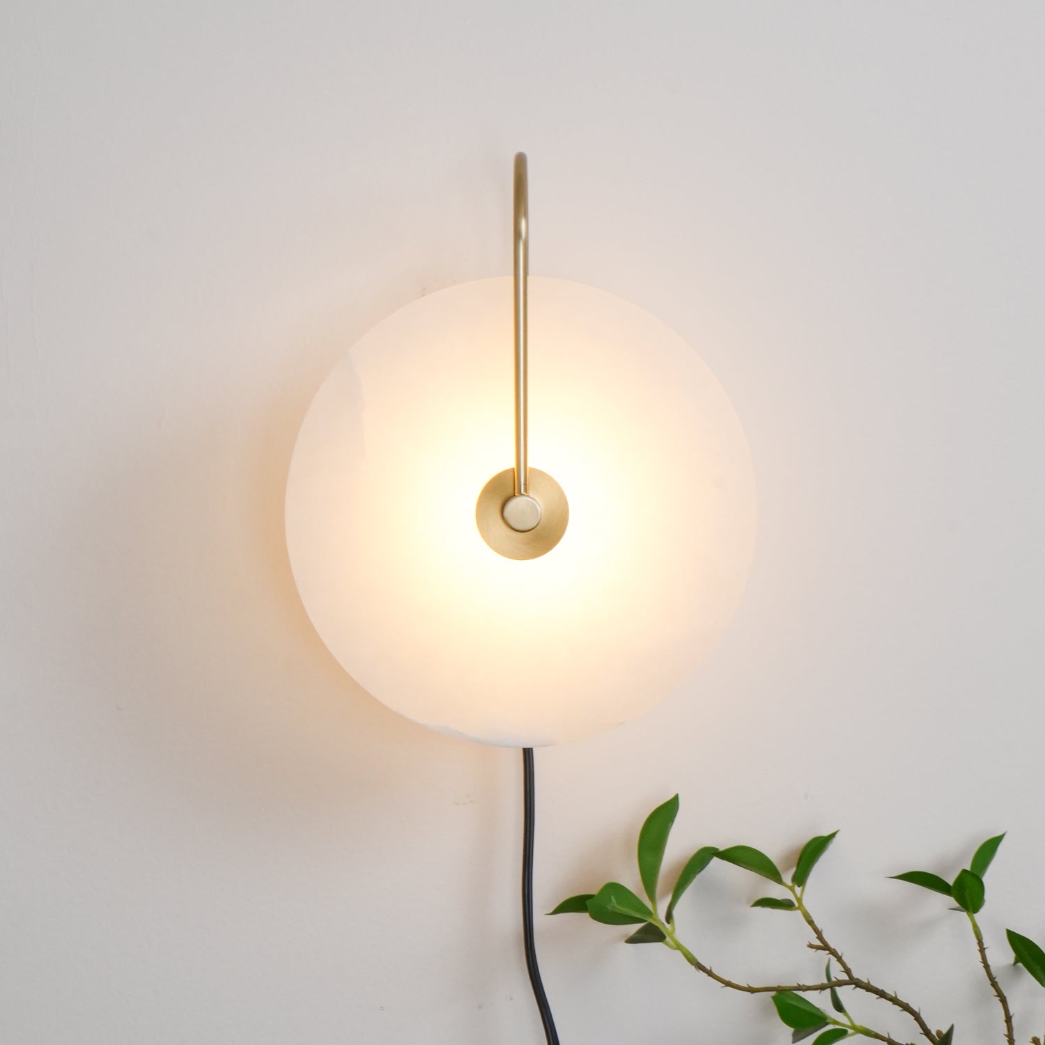 Ceraeyra Alabaster Globe Wall Light - Blowlighting