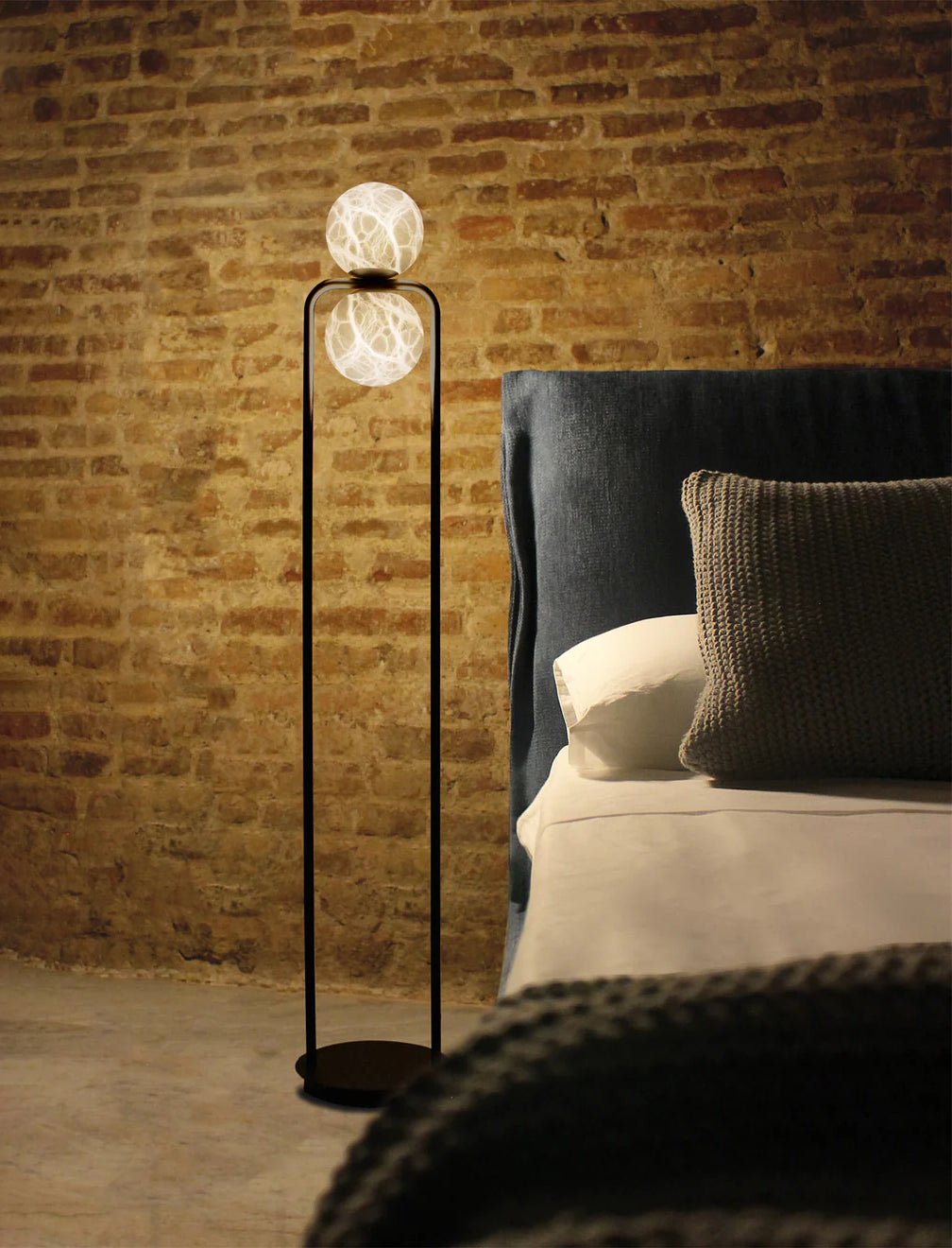 Callista Minimalist Alabaster Floor Lamp - Blowlighting
