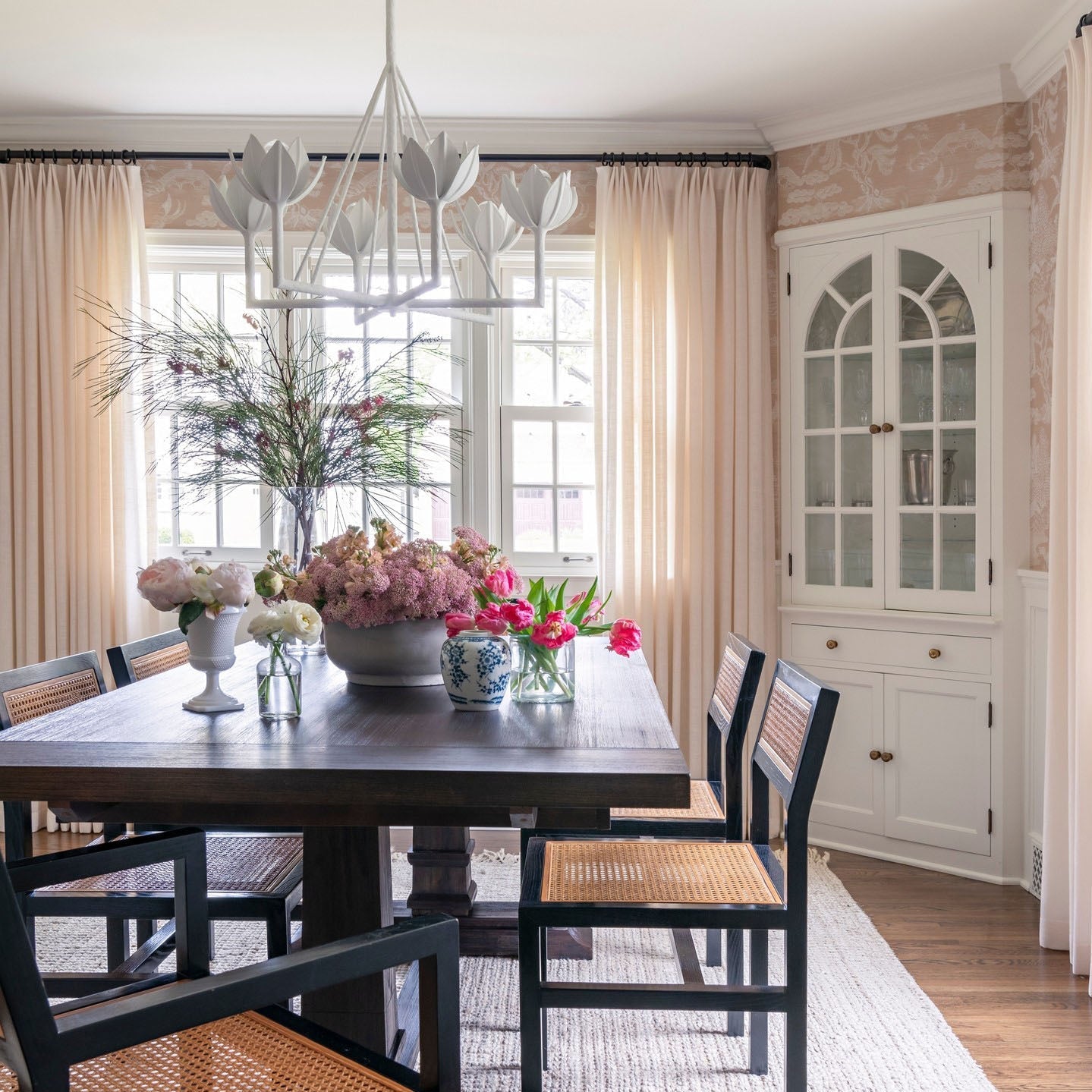 Ulmaris Floral Metal Chandelier - Blowlighting