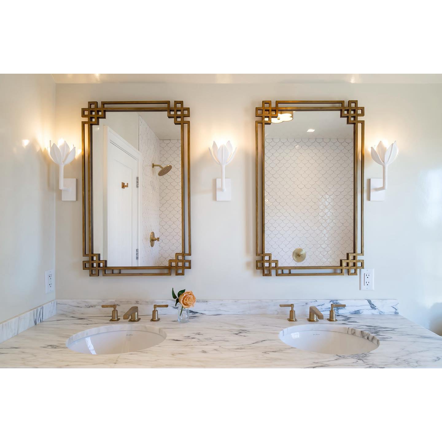 Alberto Lotus Bloom Wall Lamp - Vakkerlight