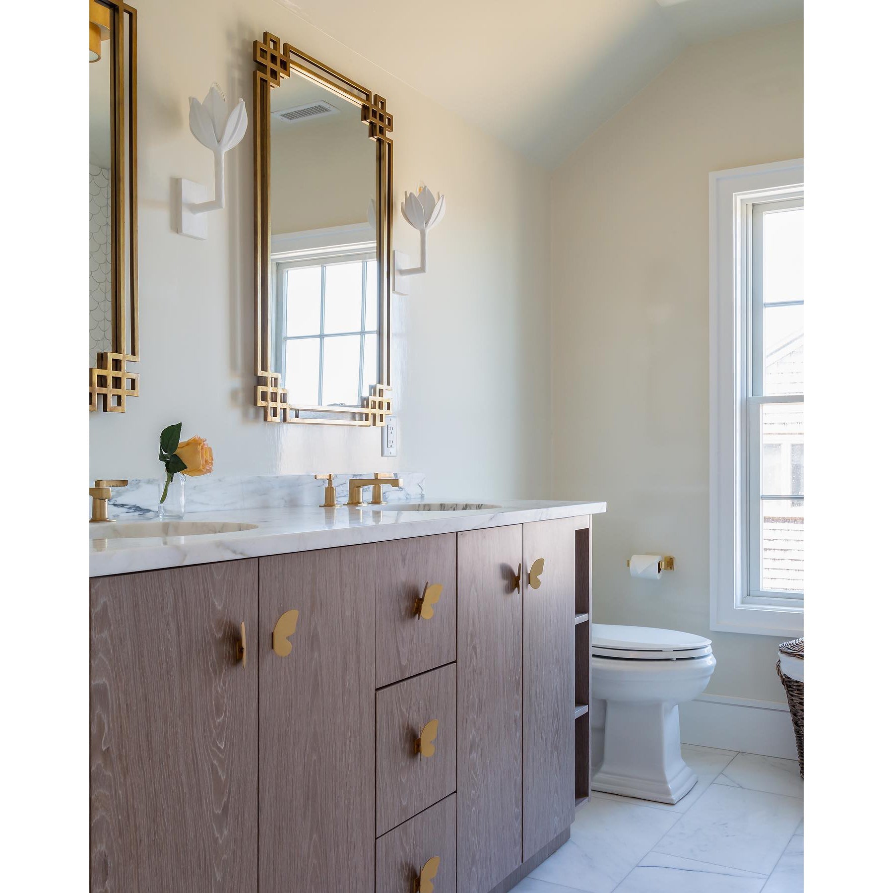 Alberto Lotus Bloom Wall Lamp - Vakkerlight