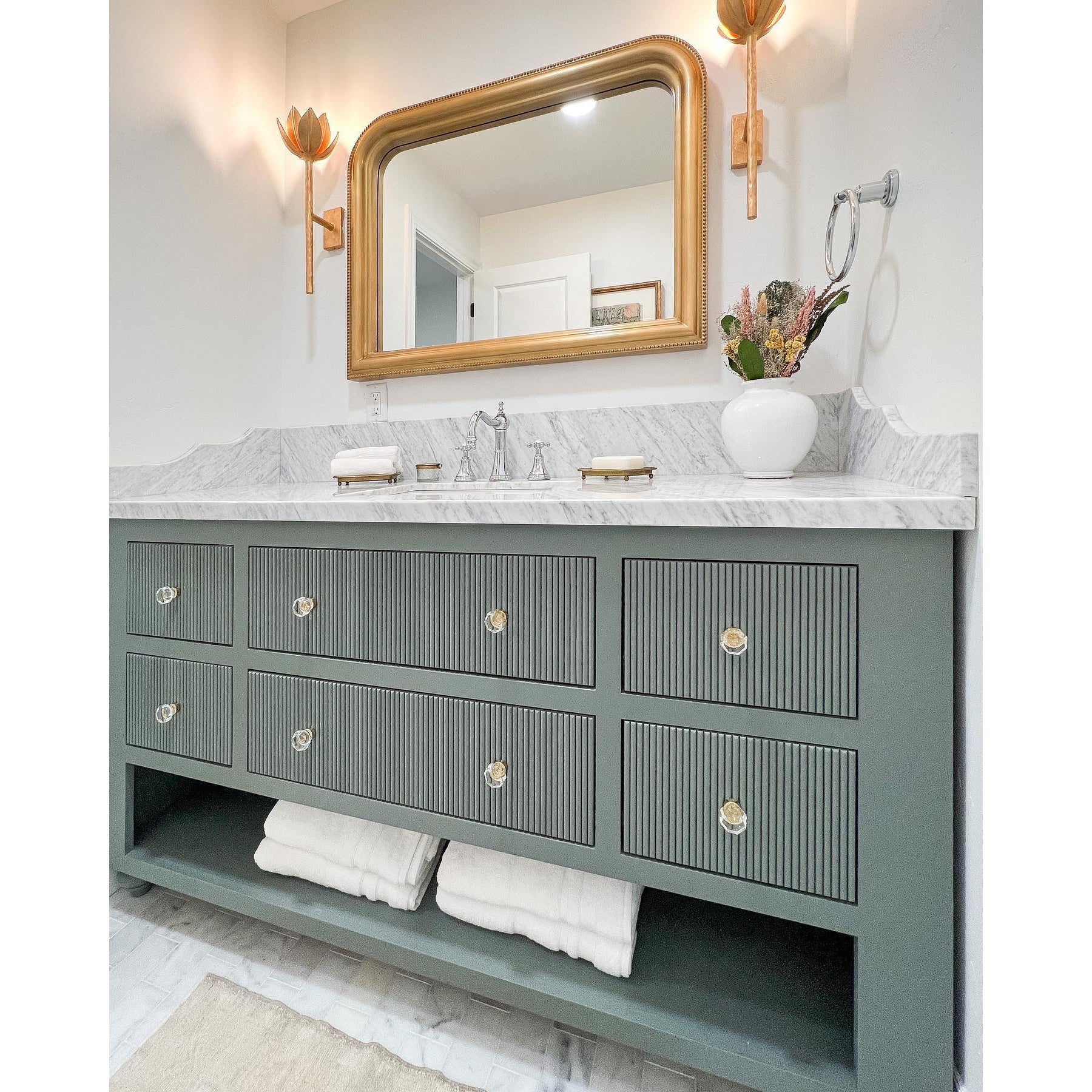 Alberto Lotus Bloom Wall Lamp - Vakkerlight