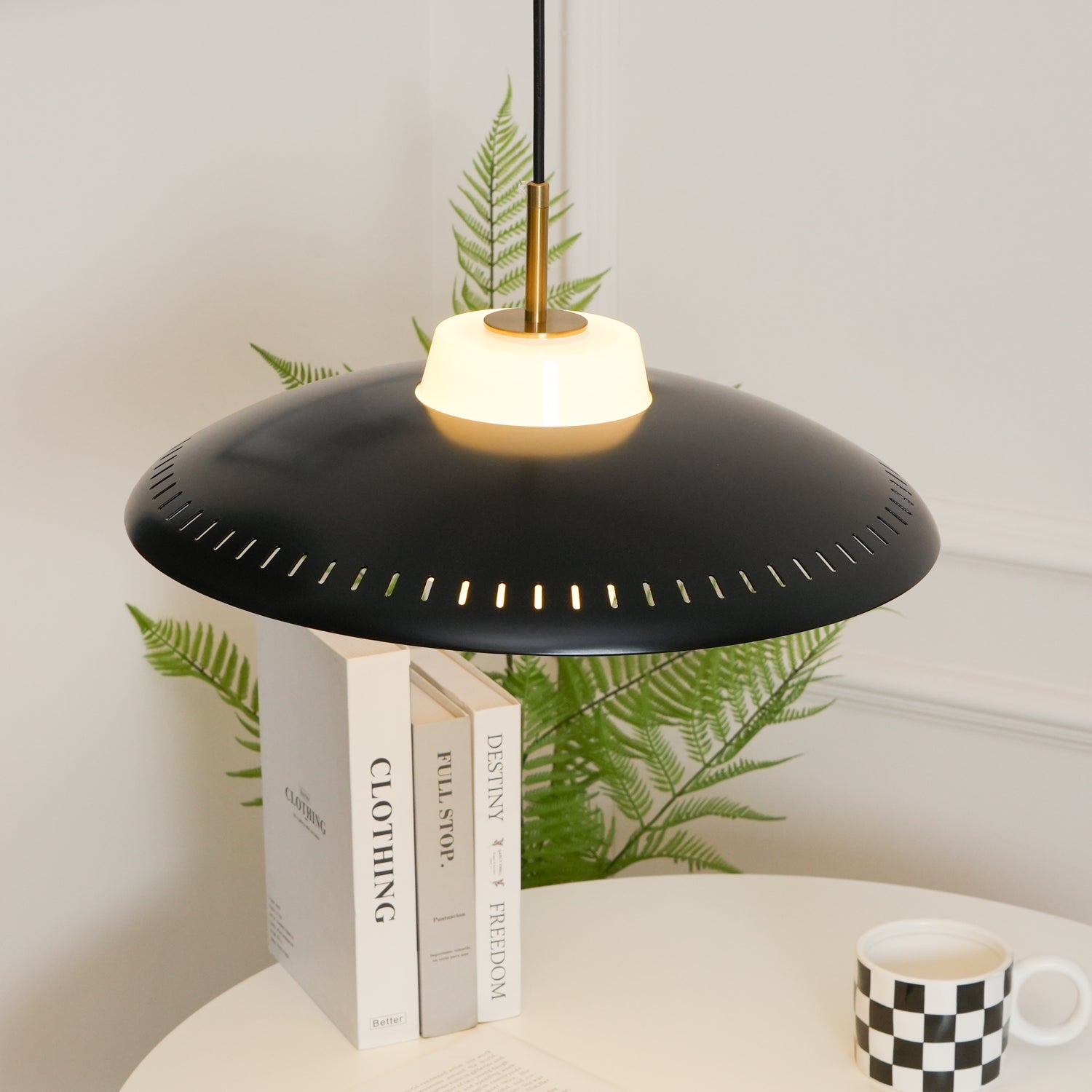 Alien Frisbee Pendant Lamp - Blowlighting