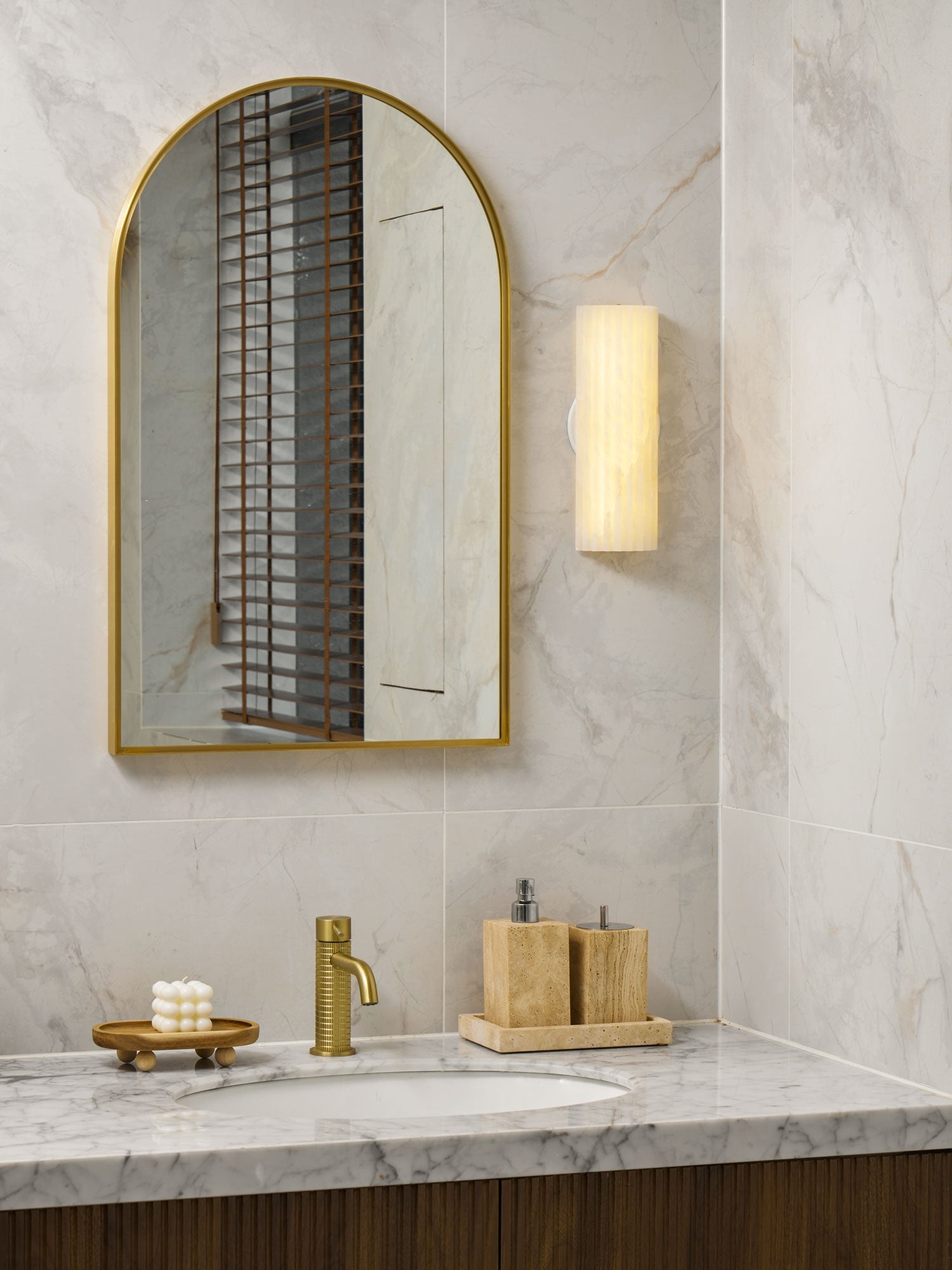 Orcarion Alabaster Wall Lamp - Blowlighting