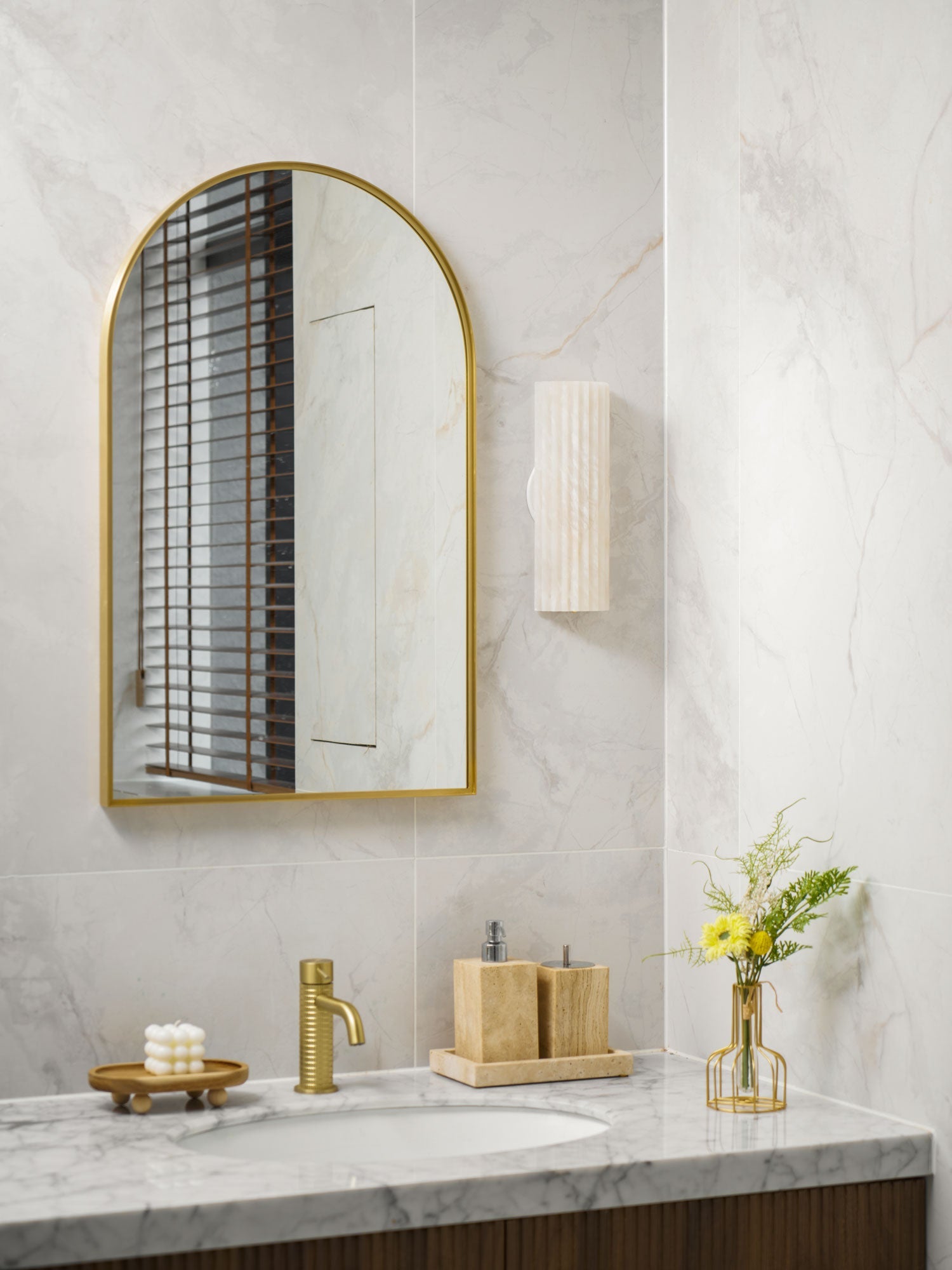 Orcarion Alabaster Wall Lamp - Blowlighting