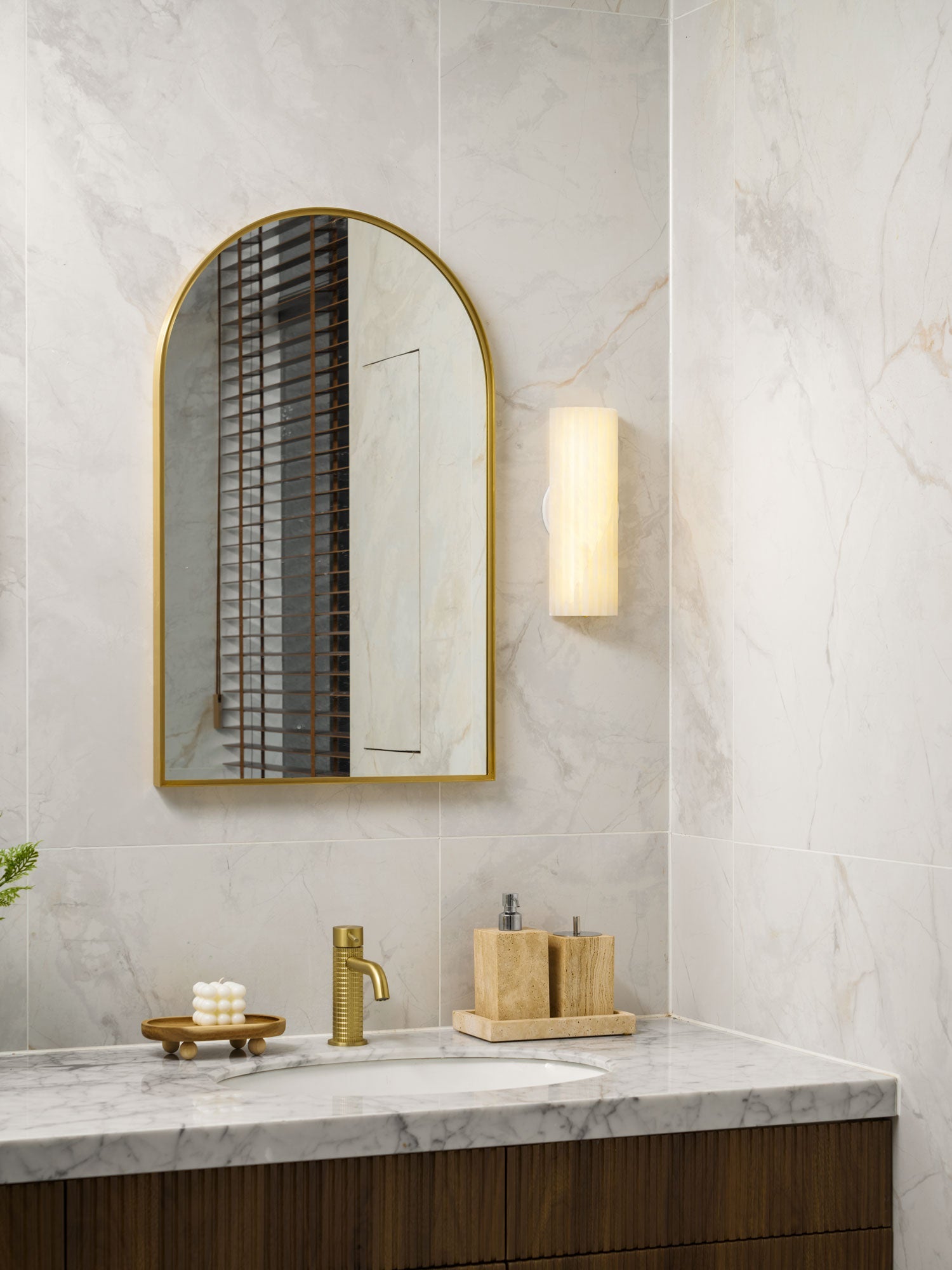 Orcarion Alabaster Wall Lamp - Blowlighting