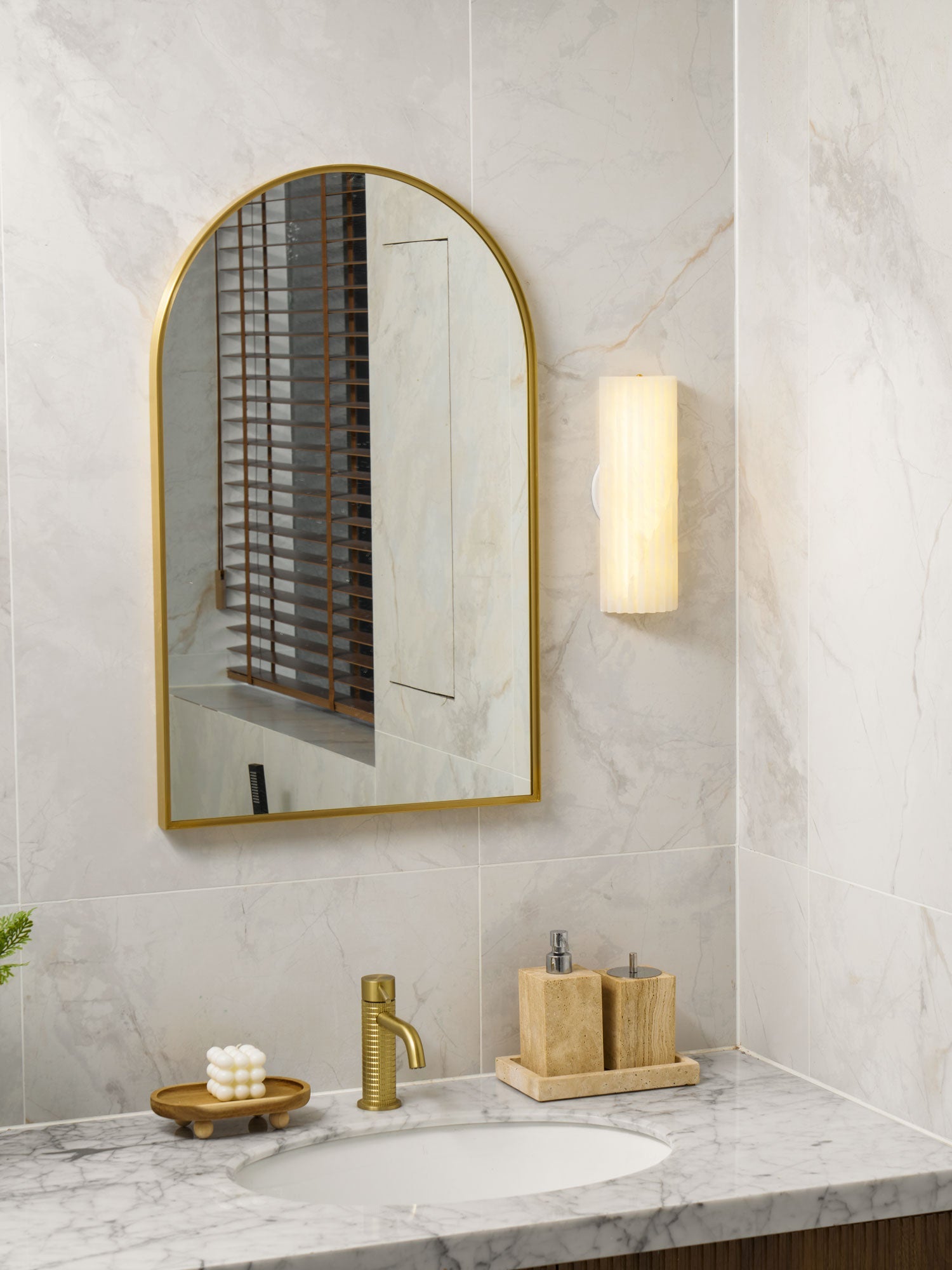 Orcarion Alabaster Wall Lamp - Blowlighting