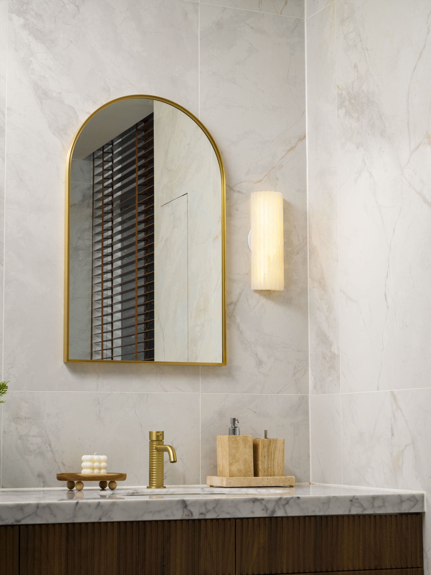 Orcarion Alabaster Wall Lamp - Blowlighting