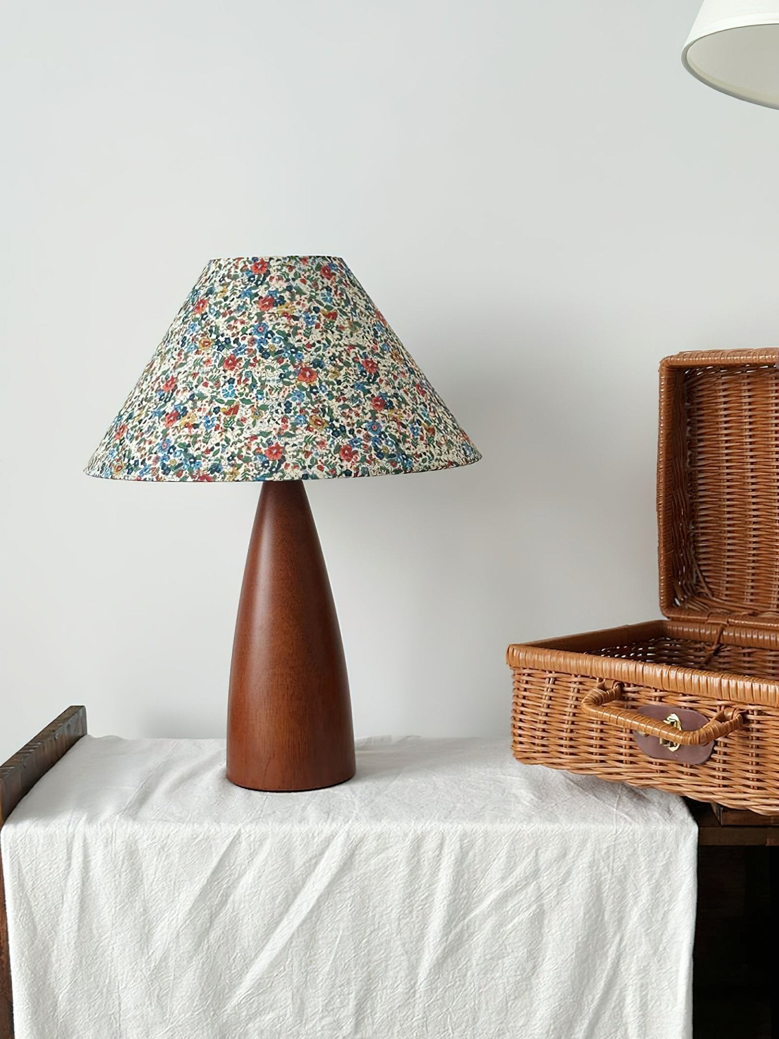 Amelia Blossom Table Lamp - Blowlighting
