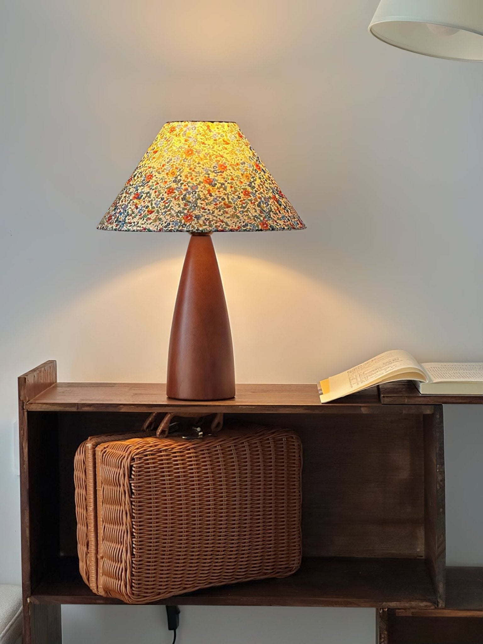 Amelia Blossom Table Lamp - Blowlighting