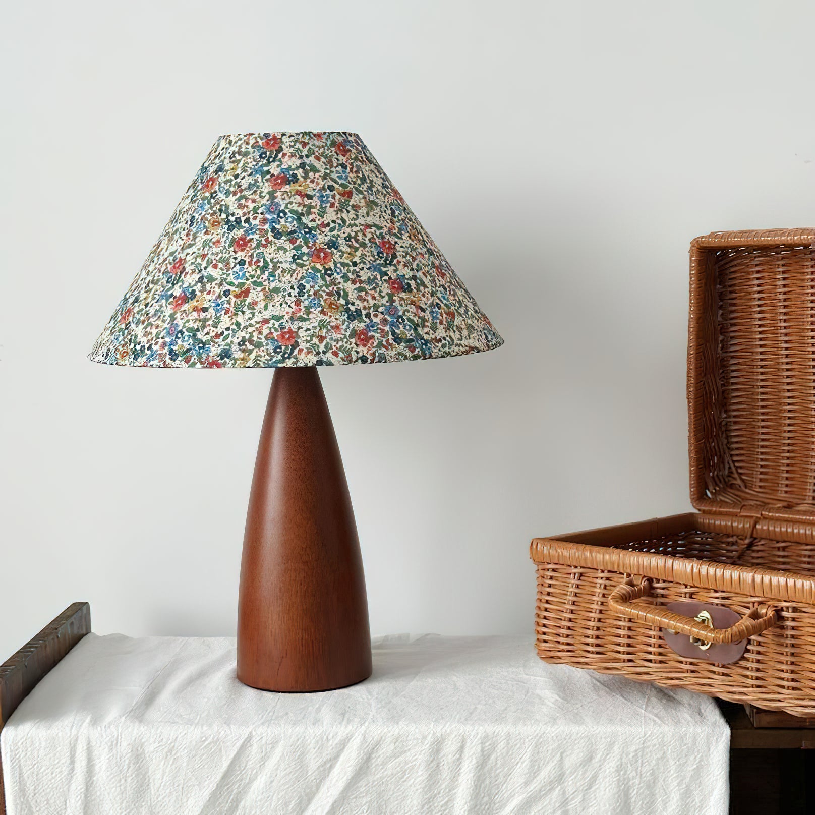 Amelia Blossom Table Lamp - Blowlighting
