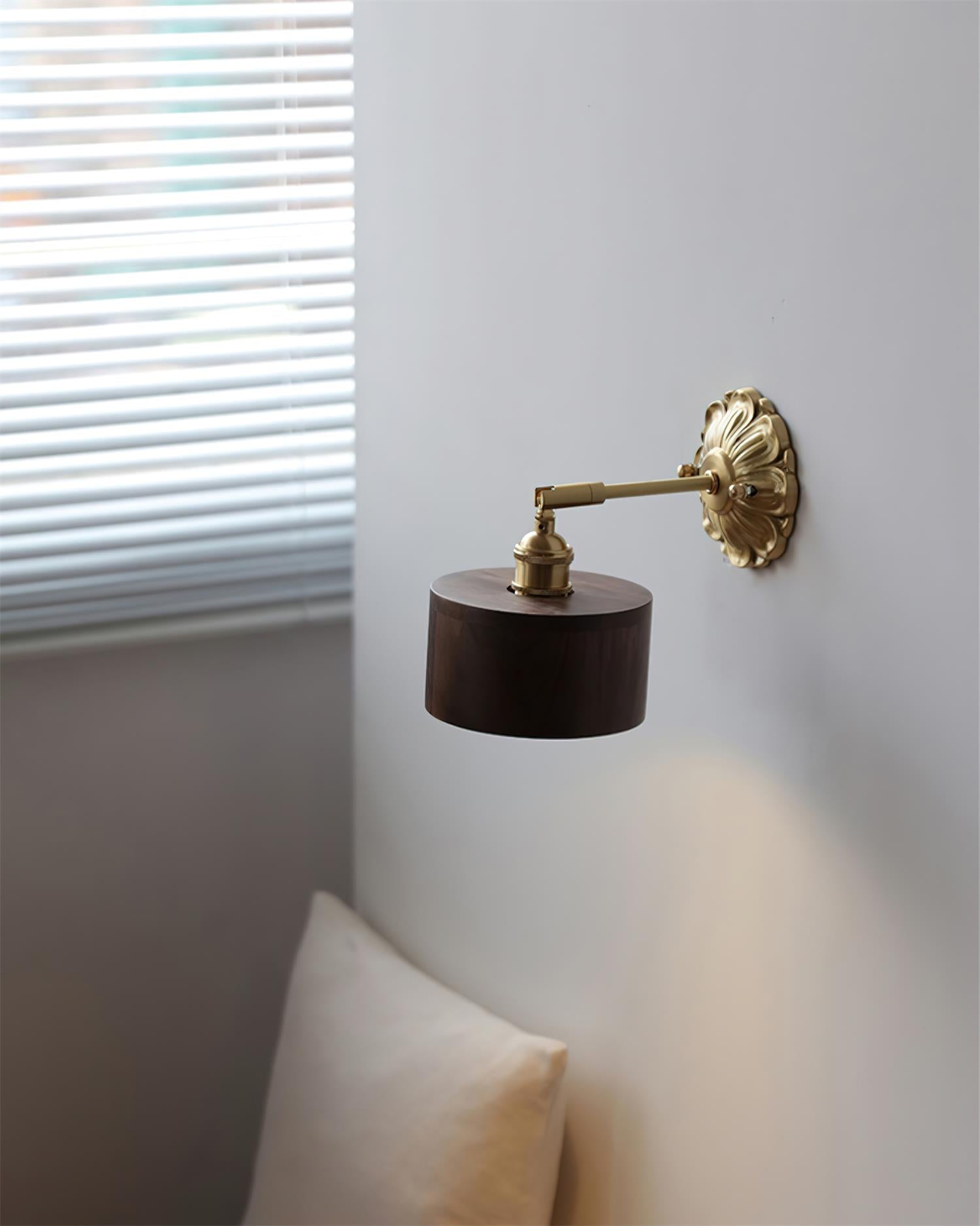 Frostelle Classic Wood Wall Lamp