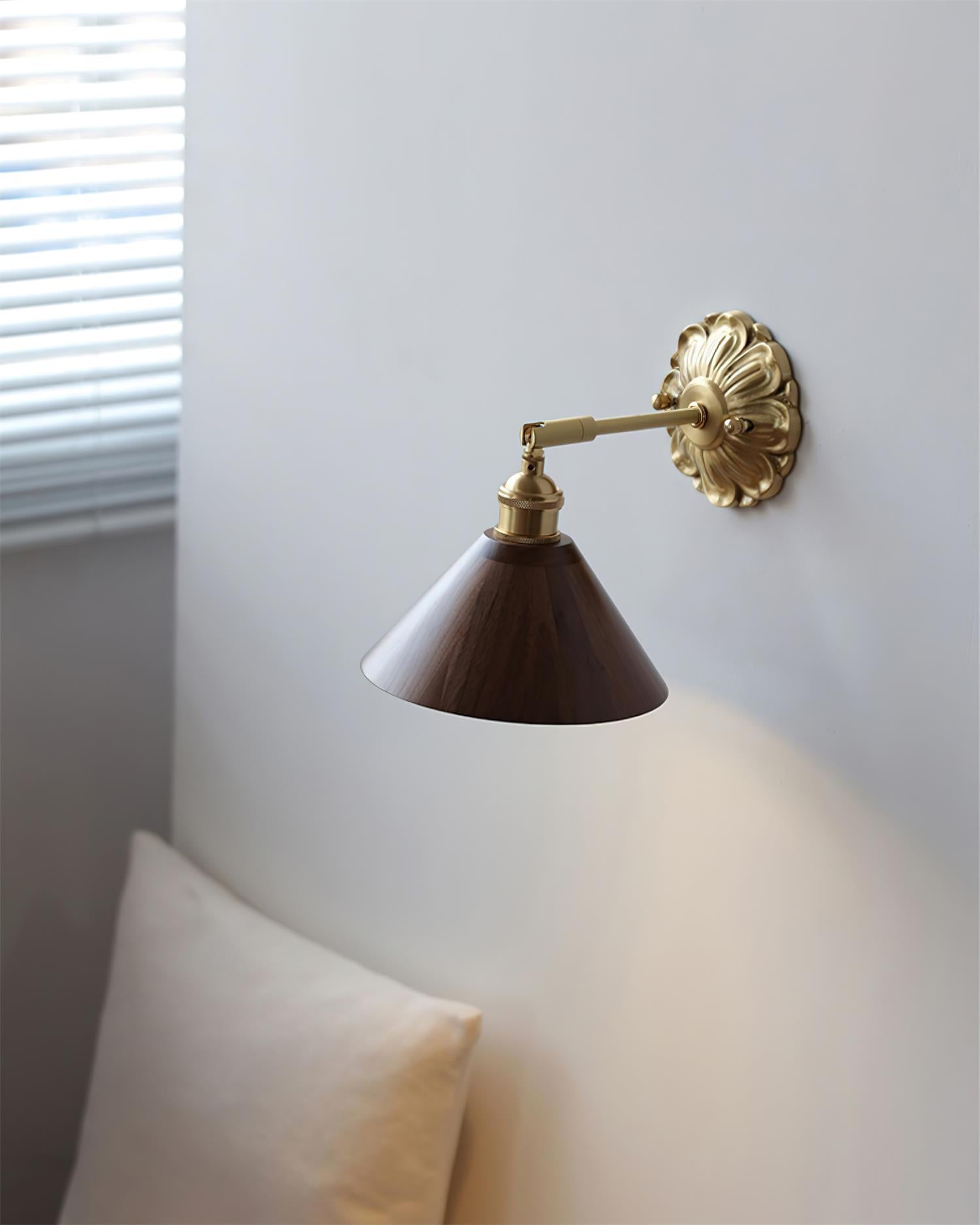 Frostelle Classic Wood Wall Lamp